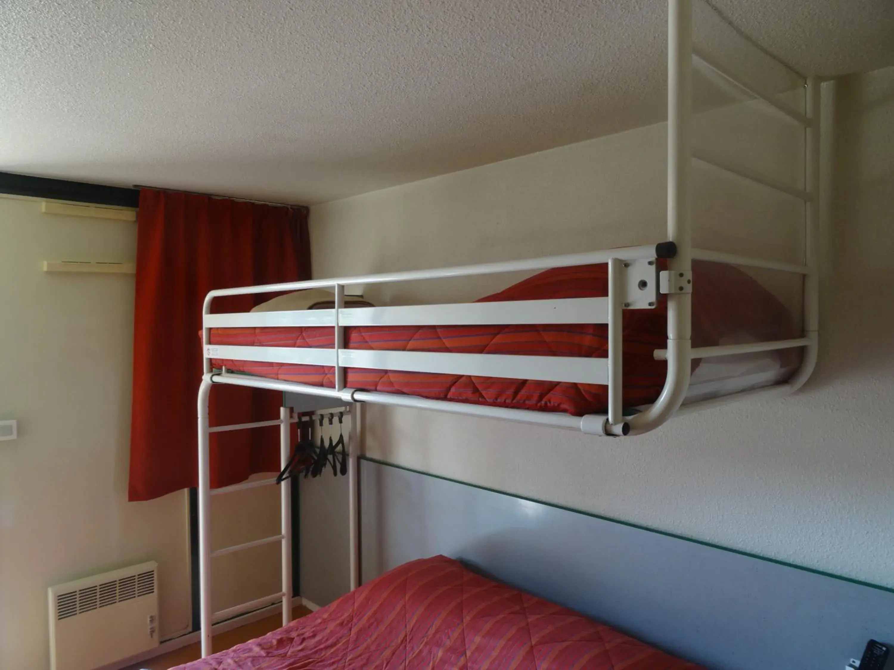 bunk bed in Premiere Classe Lyon Sud - Chasse Sur Rhône
