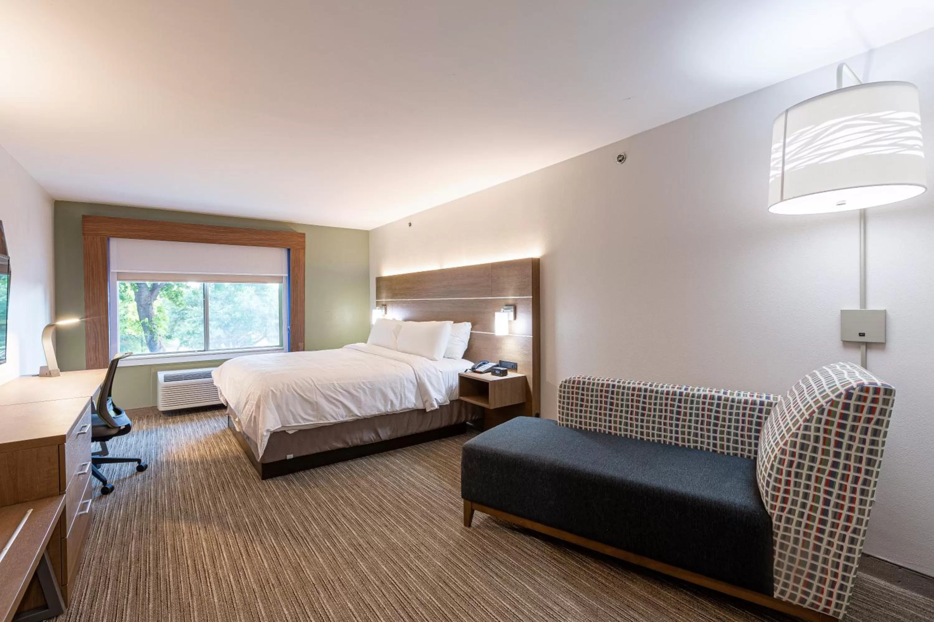 Photo of the whole room, Bed in Holiday Inn Express & Suites Arlington North – Stadium Area by IHG