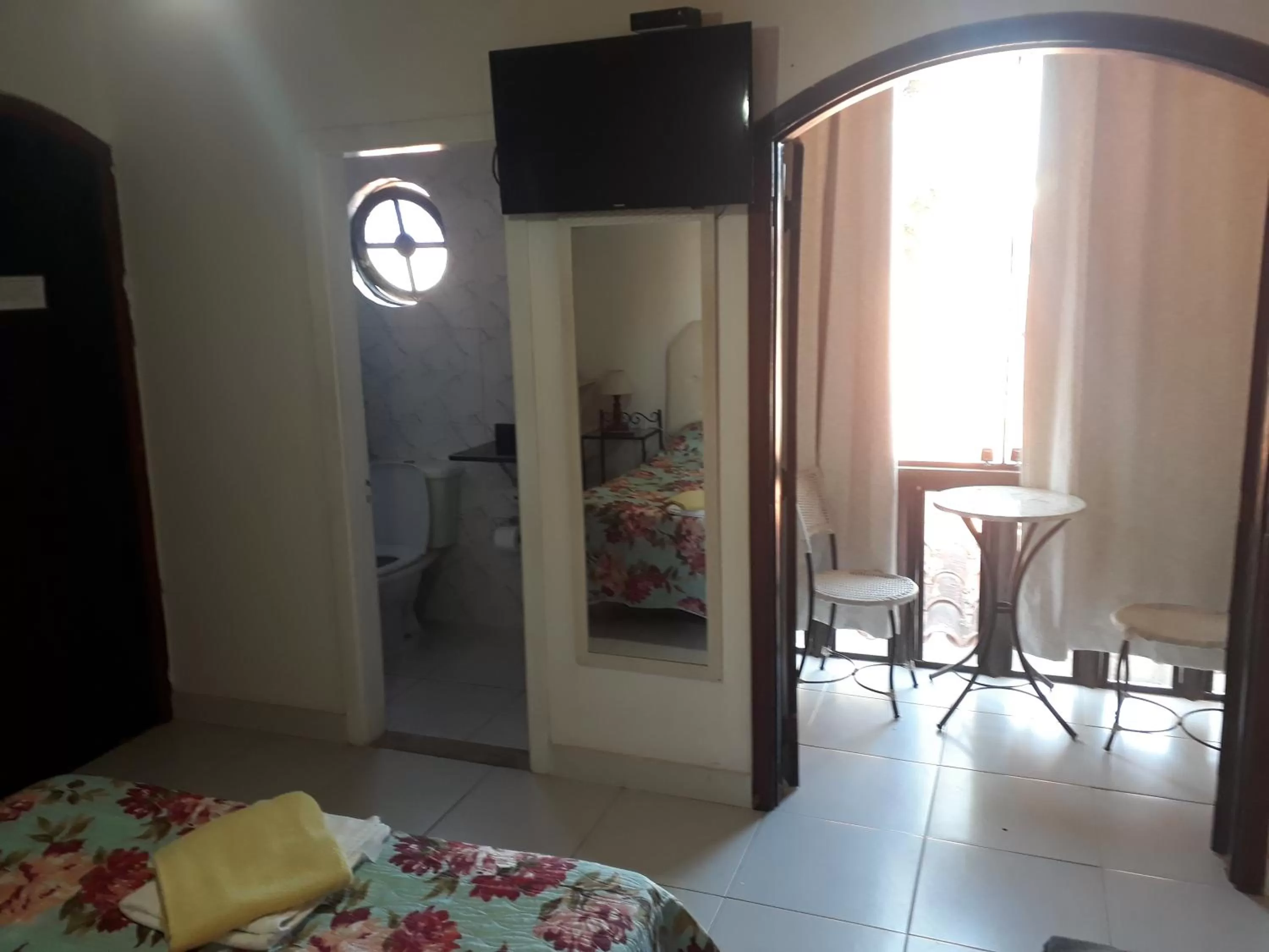 Bathroom, Bed in Pousada L'étage