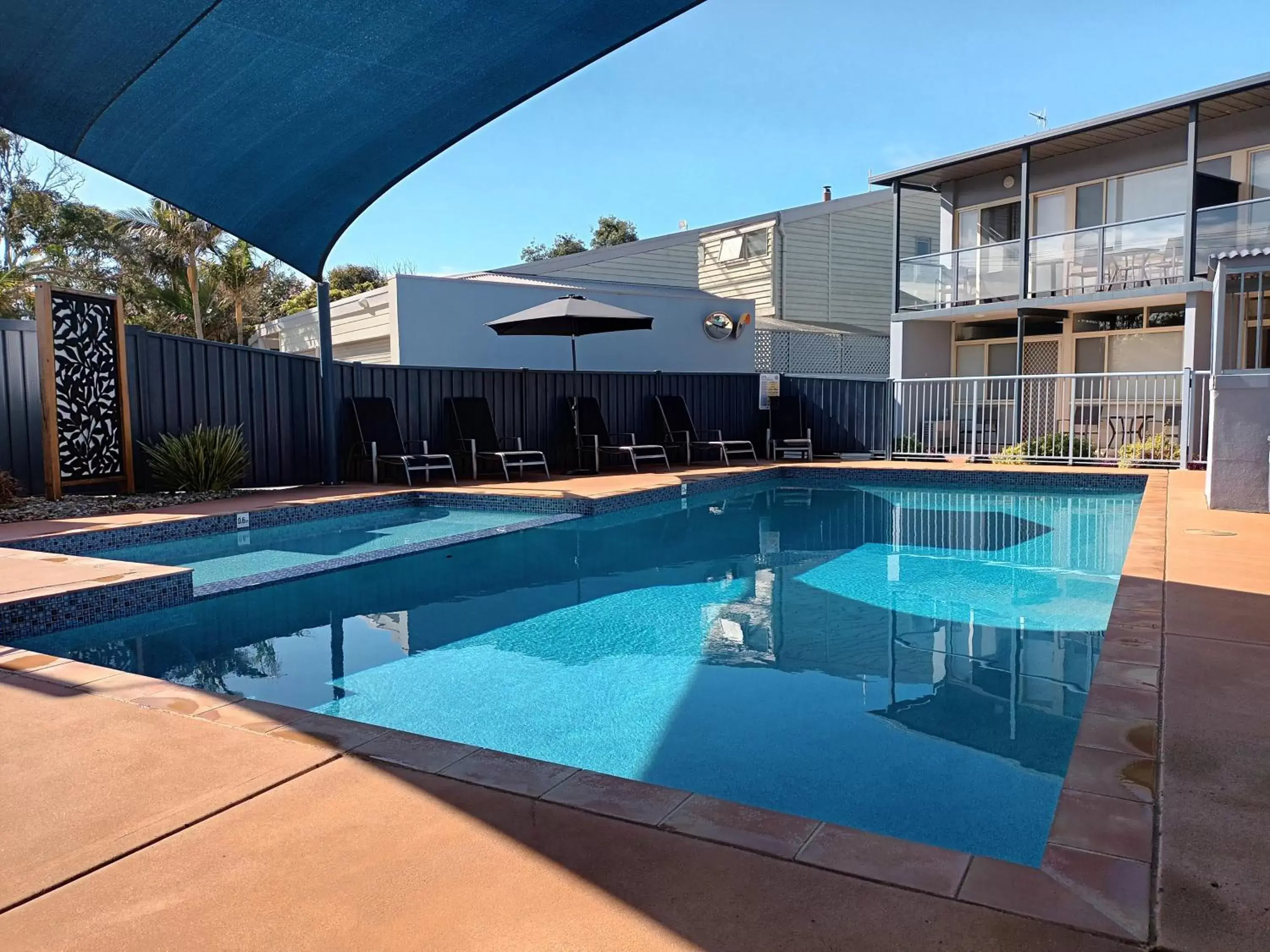 Swimming Pool in Grandeur Holiday Units