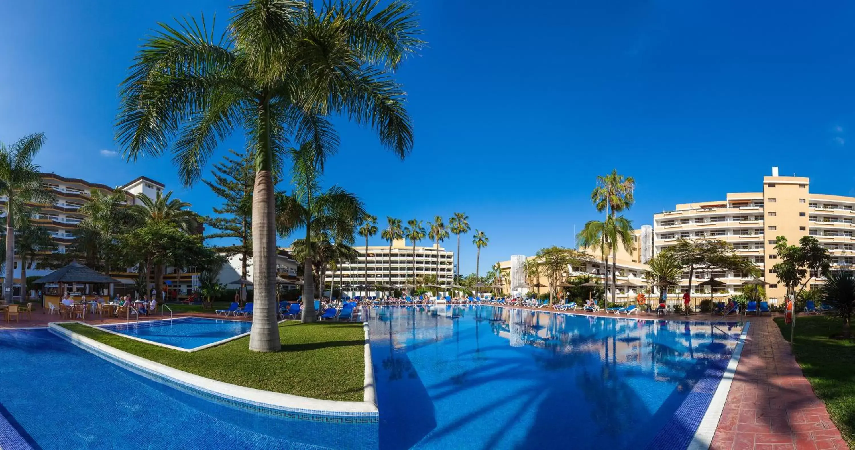 Swimming Pool in Complejo Blue Sea Puerto Resort compuesto por Hotel Canarife y Bonanza Palace