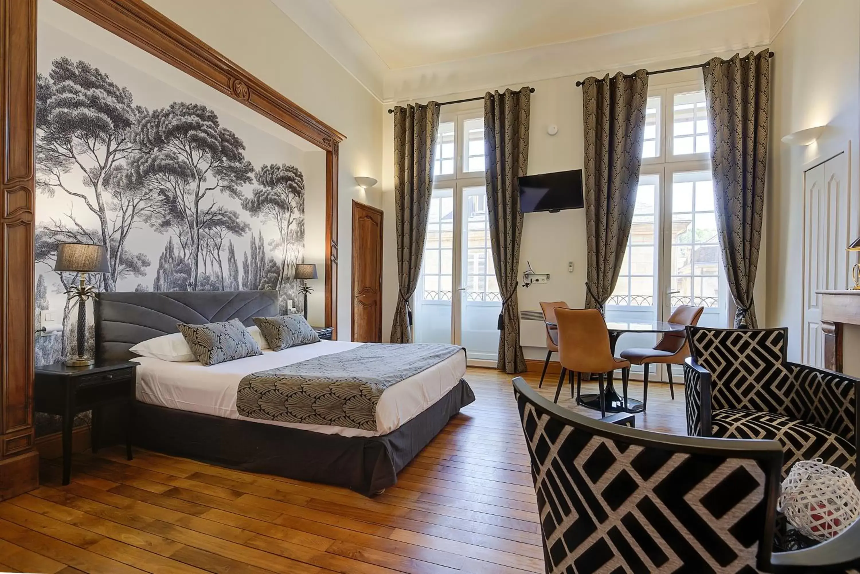 Photo of the whole room, Bed in La Villa des Consuls