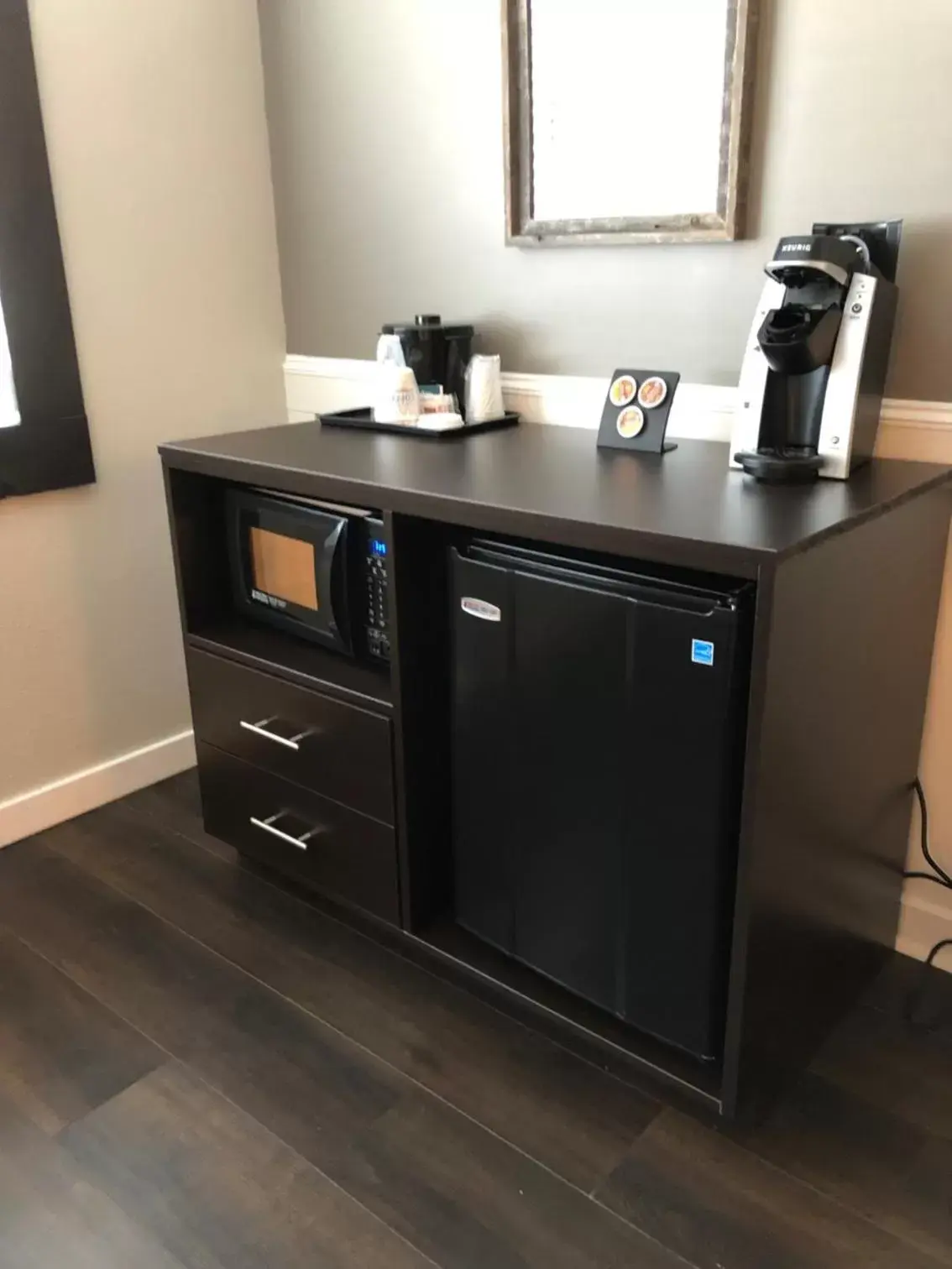 Kitchen/Kitchenette in Cedar Stables Inn & Suites