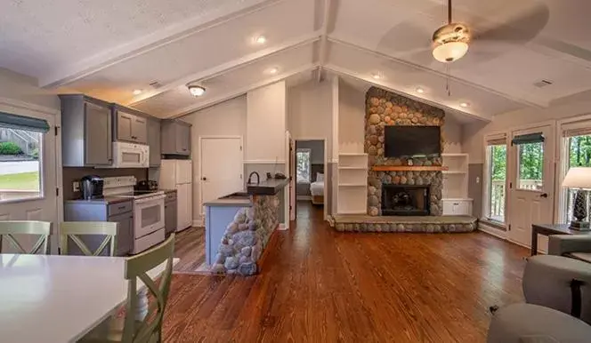 Kitchen/Kitchenette in Lanier Islands Legacy Lodge