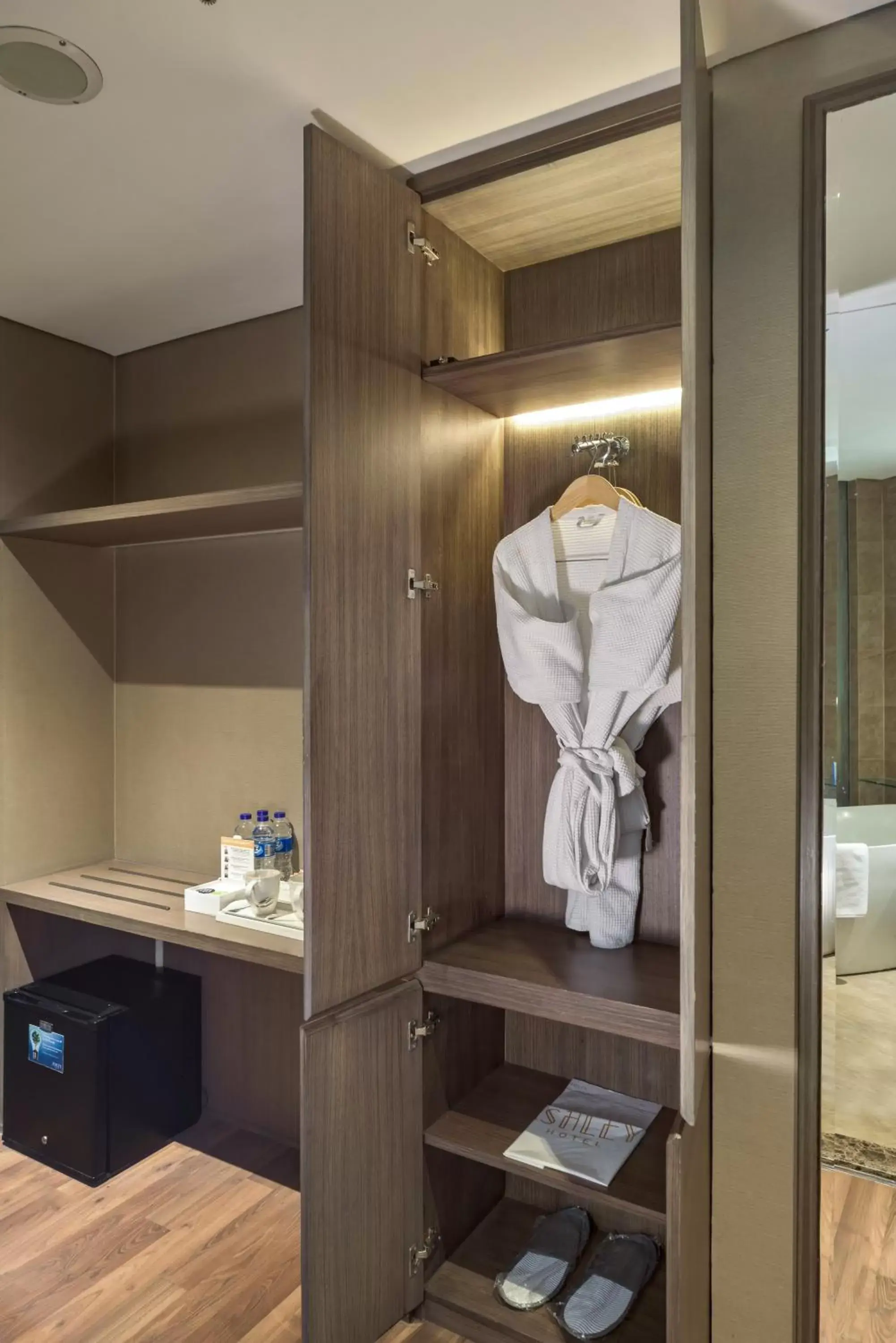 wardrobe, Bathroom in Ashley Wahid Hasyim Jakarta