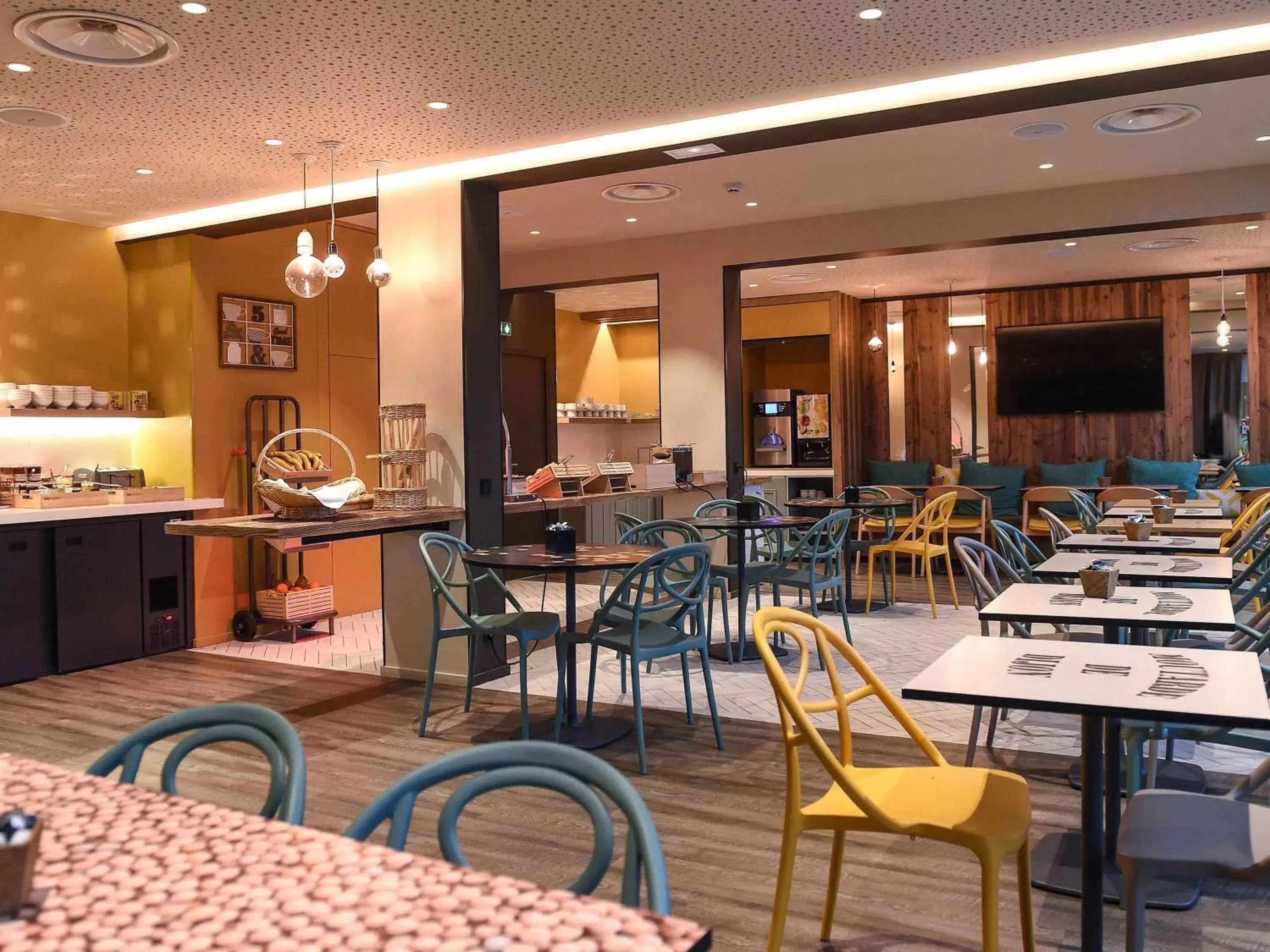 Restaurant/Places to Eat in ibis Dijon Gare