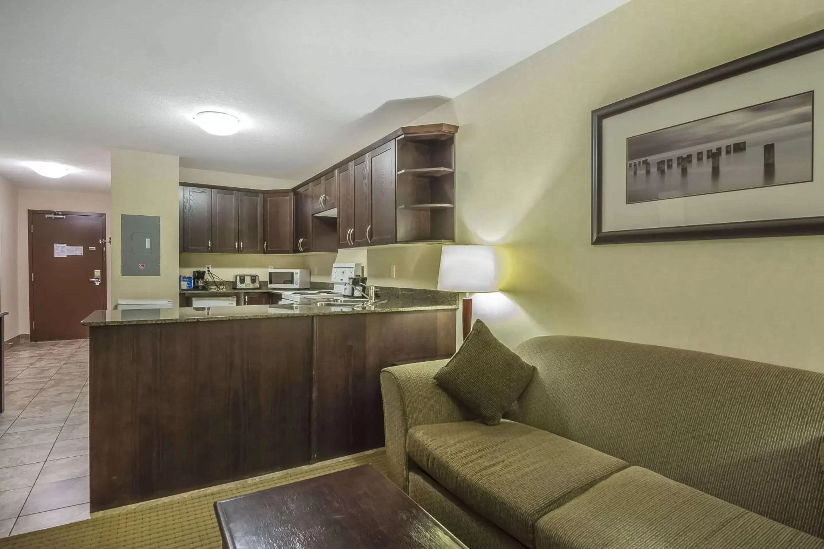 Photo of the whole room, Kitchen/Kitchenette in Comfort Inn & Suites Edson