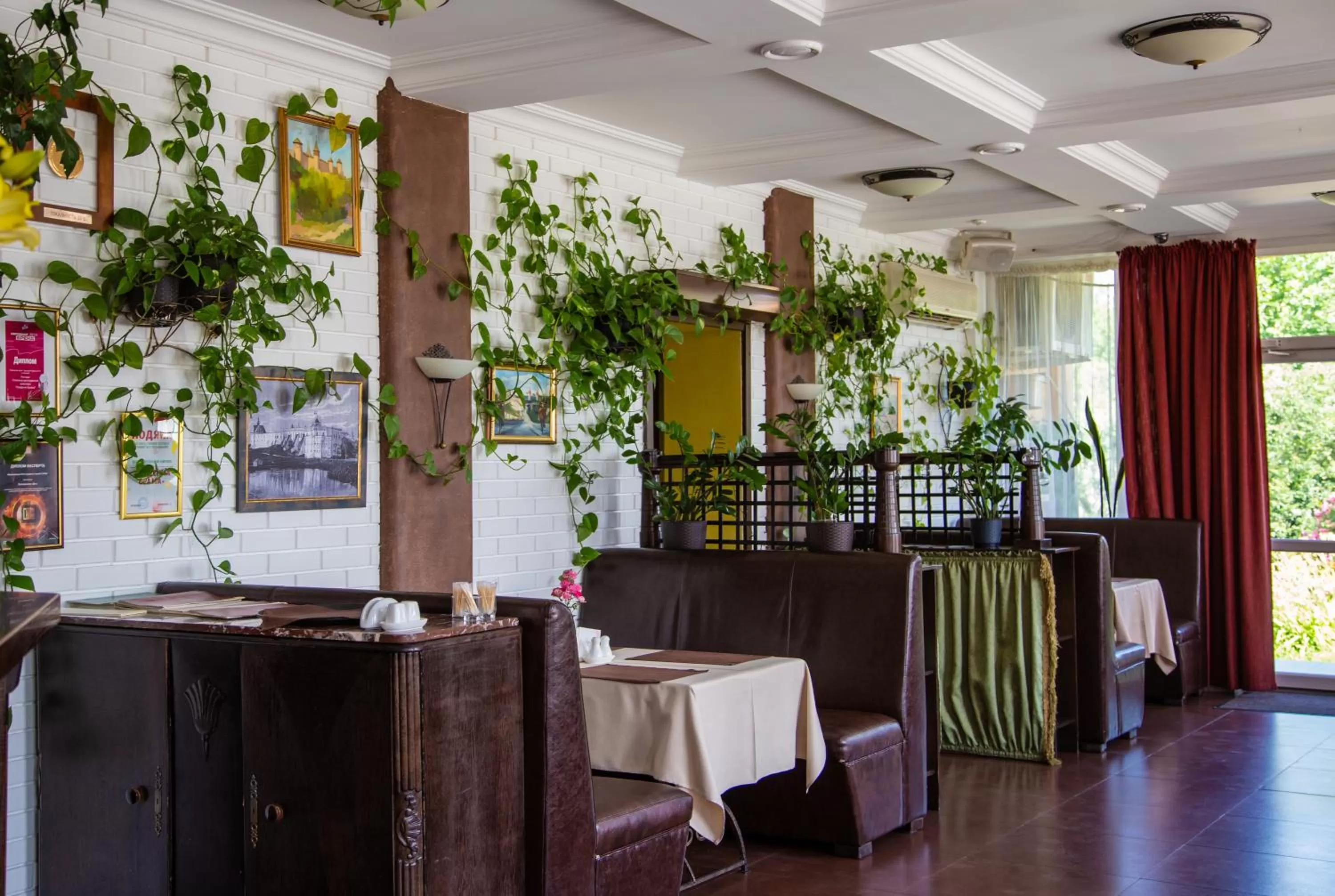 Restaurant/places to eat in Pivdenna Brama