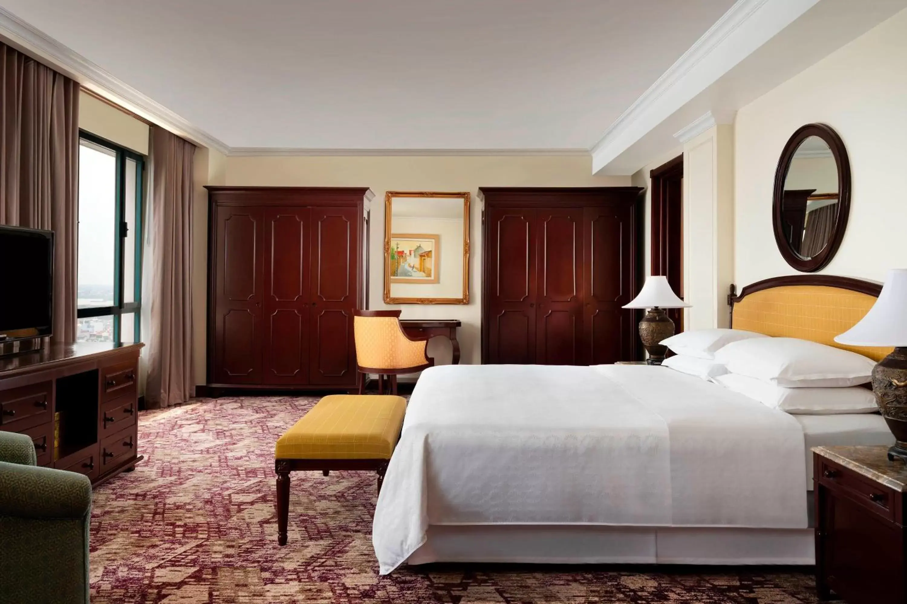 Bedroom, Bed in Sheraton Hanoi Hotel