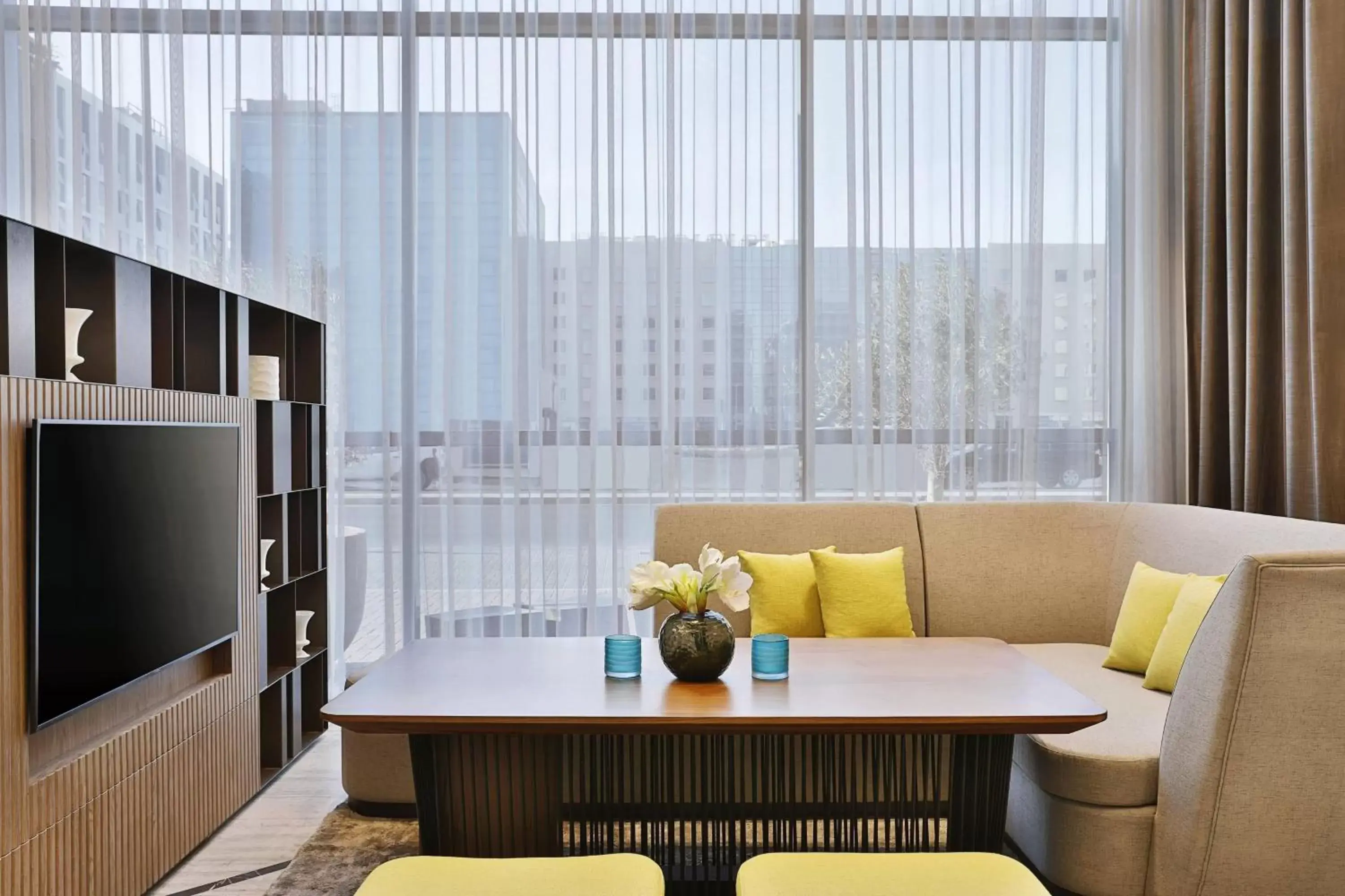 Lounge or bar, Seating Area in Courtyard by Marriott Dubai, Al Barsha