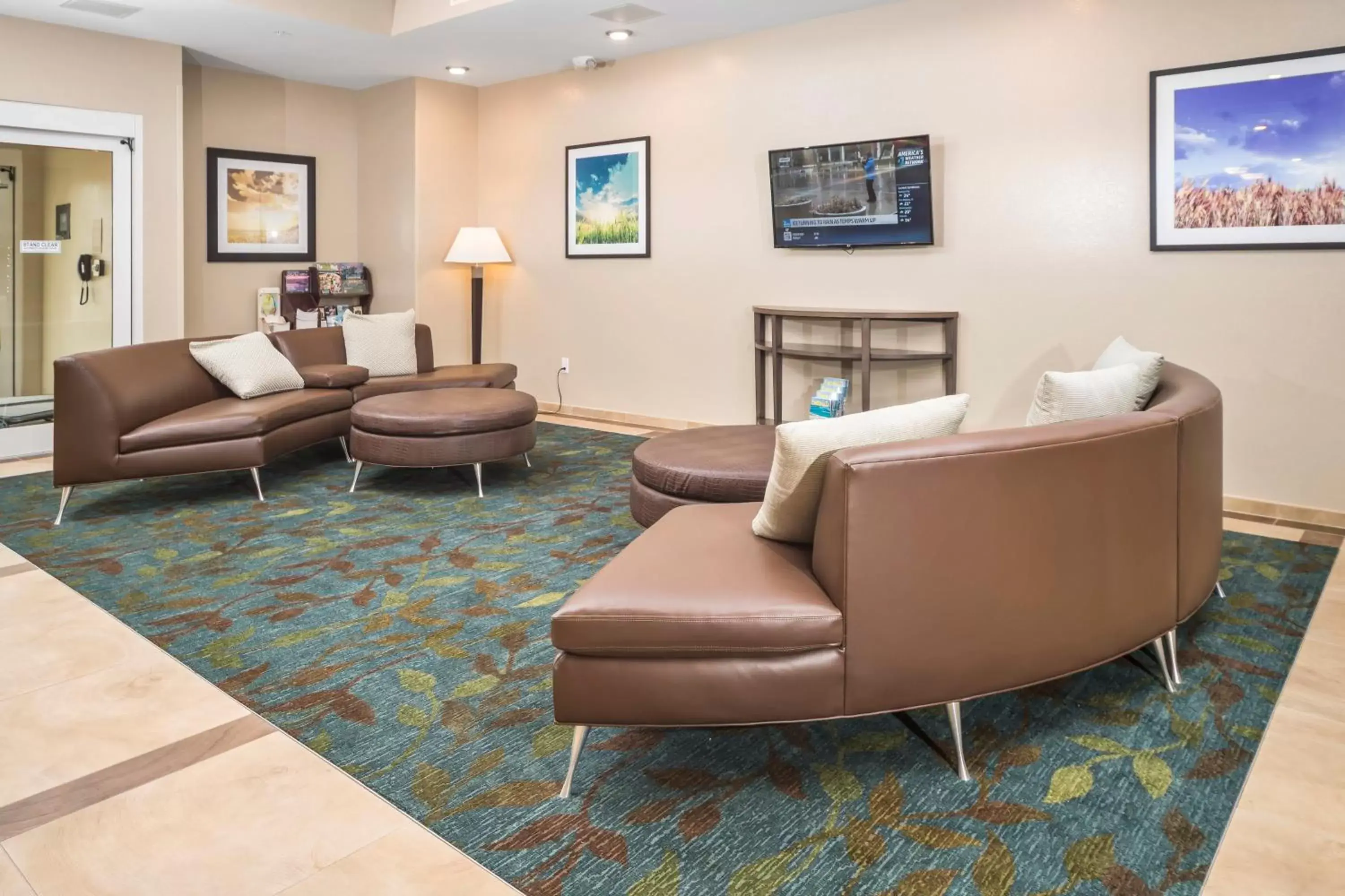 Property building, Seating Area in Candlewood Suites - Ft Walton Bch - Hurlburt Area, an IHG Hotel