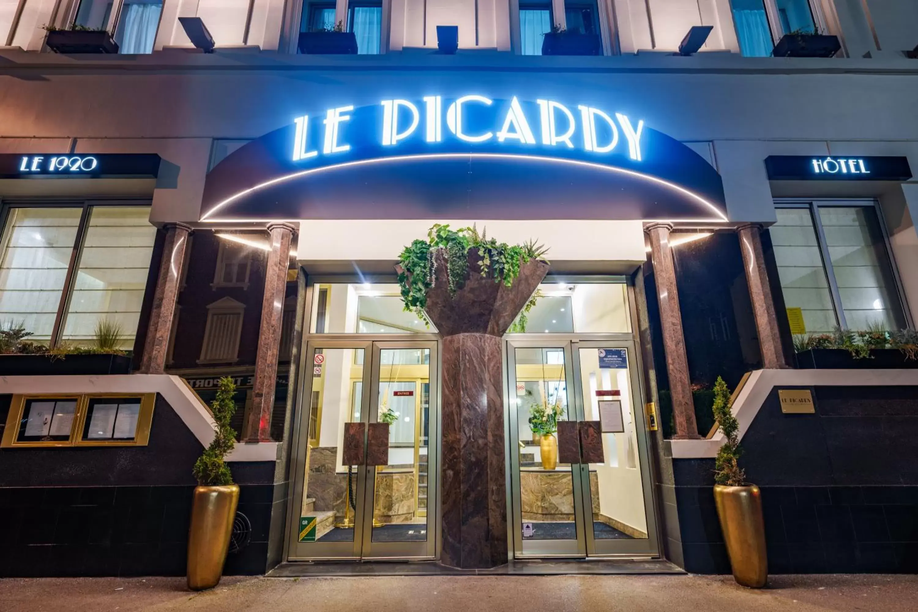 Lobby or reception, Property Building in Hôtel Le Picardy