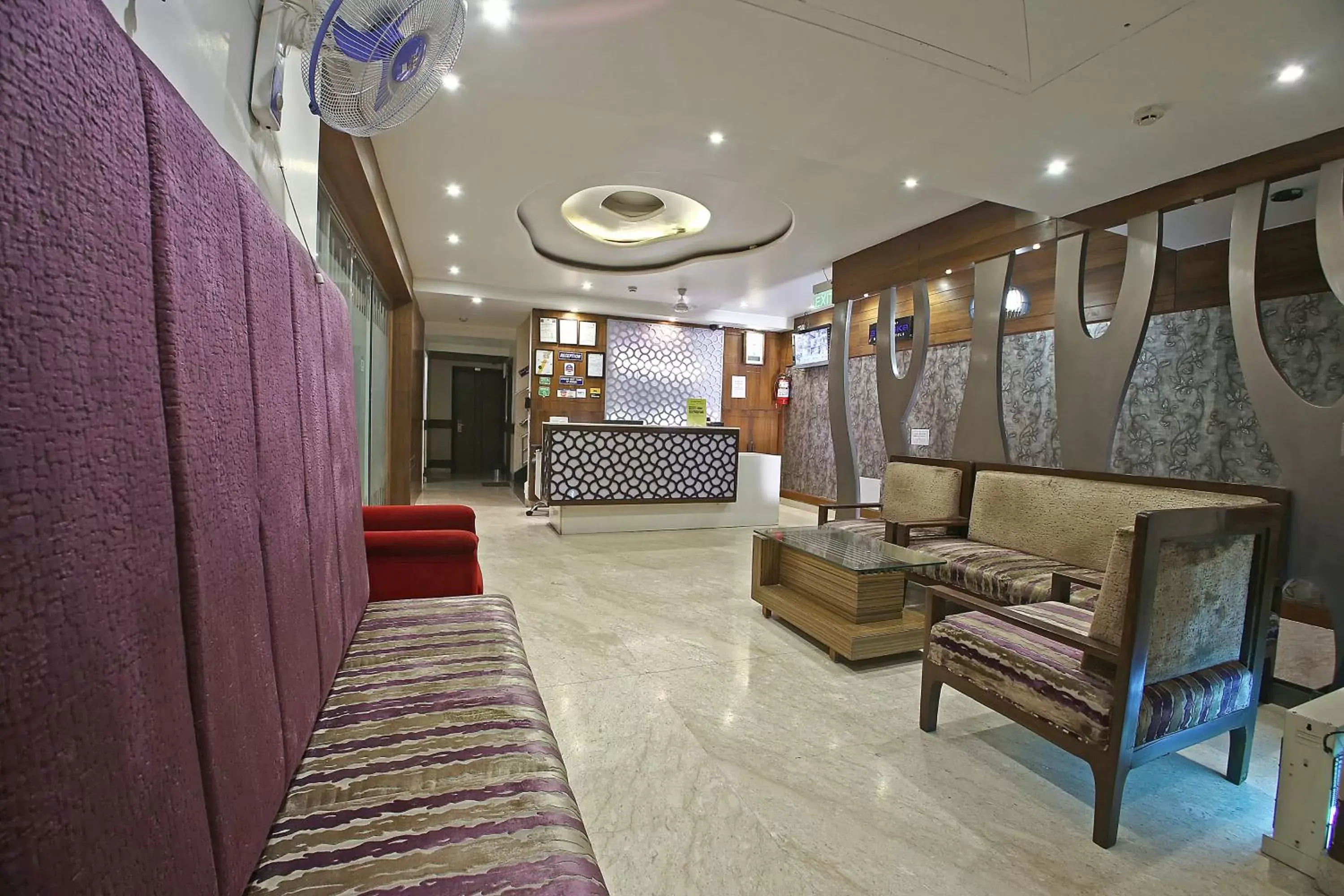 Lobby or reception in Hotel Emerald Lobby or reception in Hotel Emerald