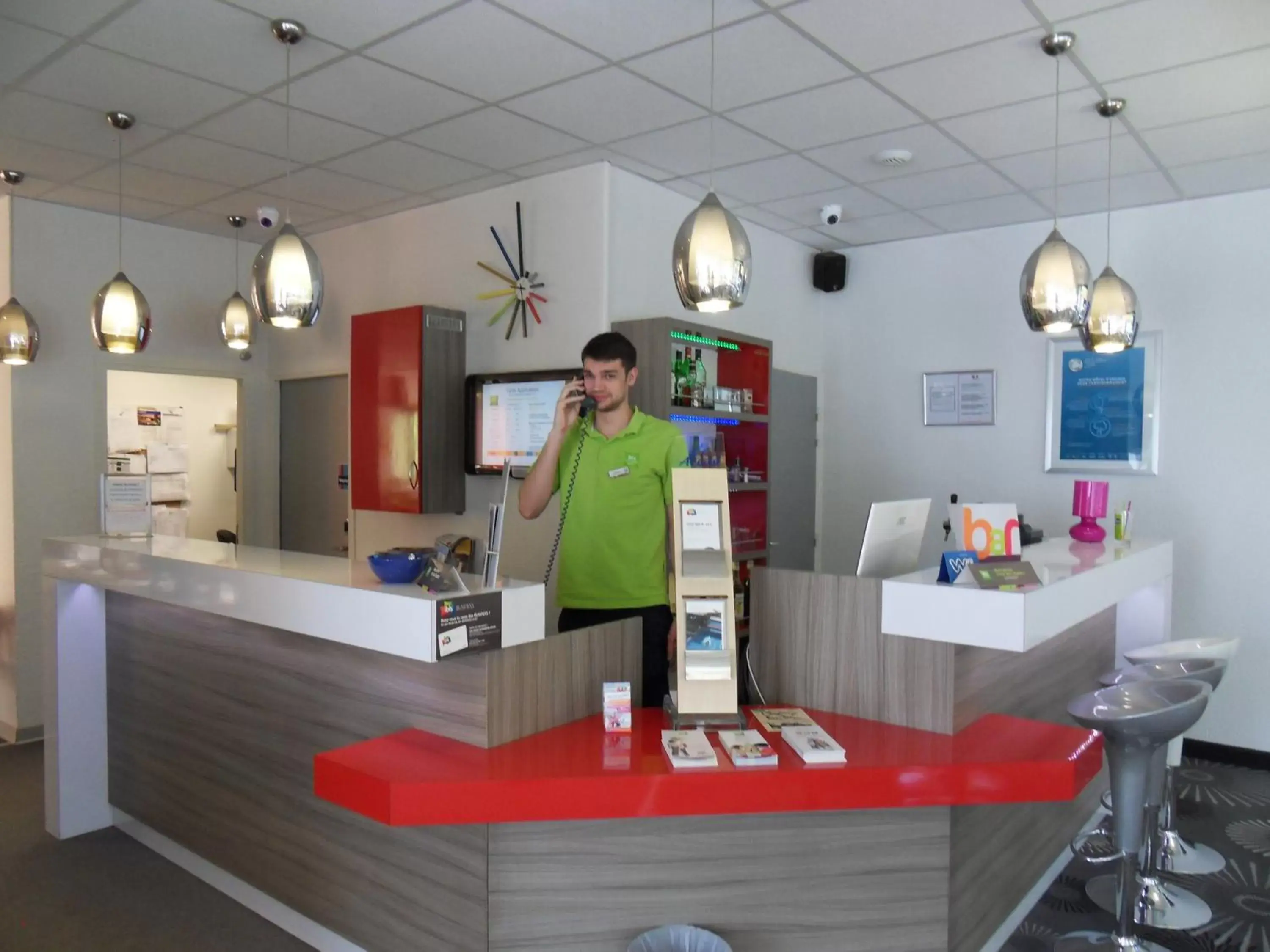 Staff, Lobby/Reception in ibis Styles Grenoble Centre Gare