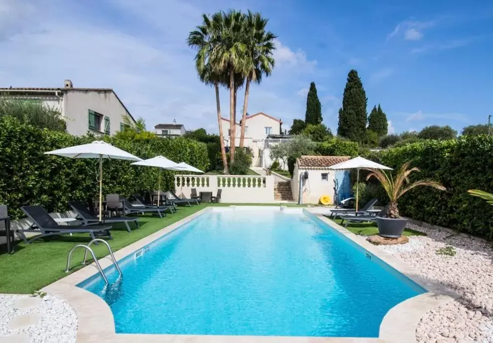 Swimming Pool in La Bastide