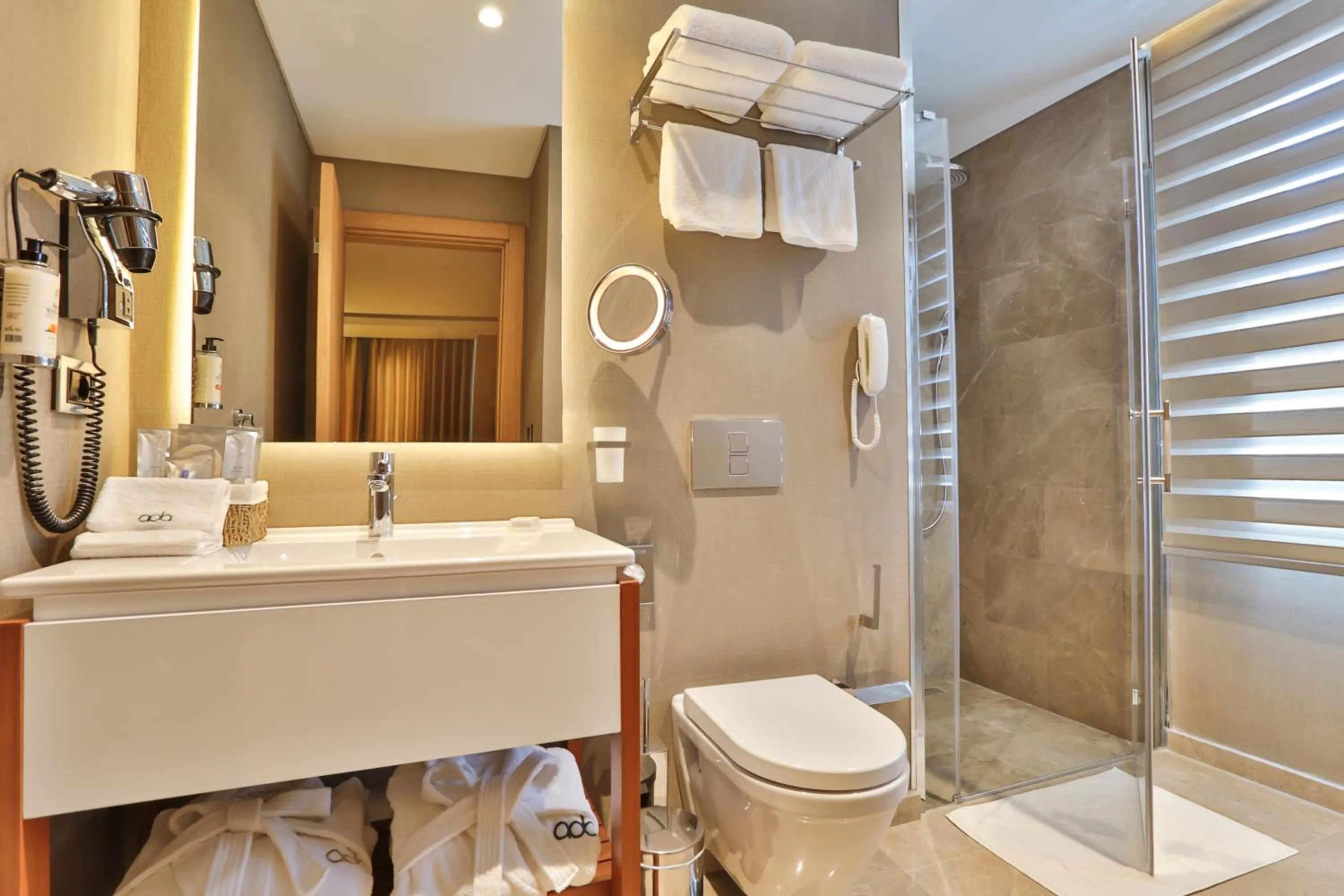 Shower in Ada Suites Nisantasi