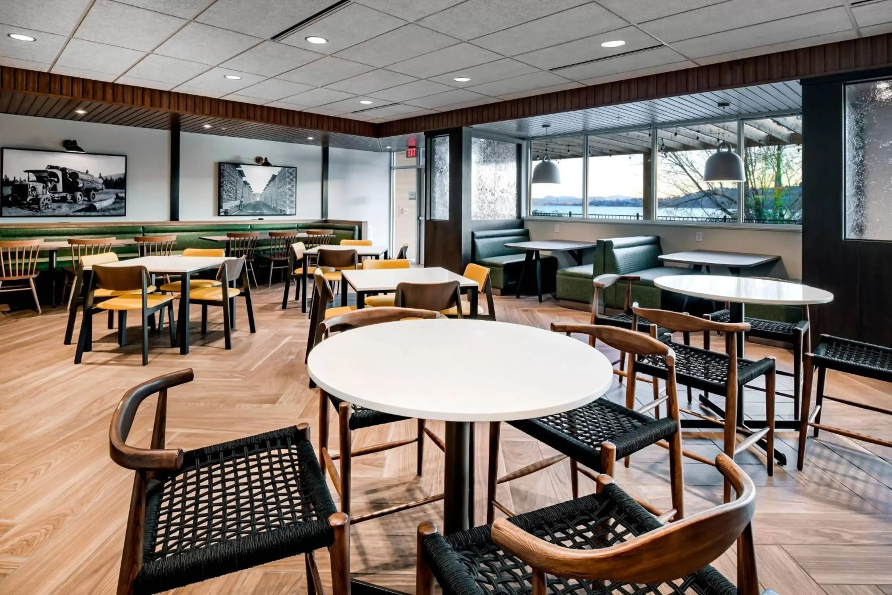 Breakfast, Lounge/Bar in Fairfield Inn & Suites by Marriott Klamath Falls