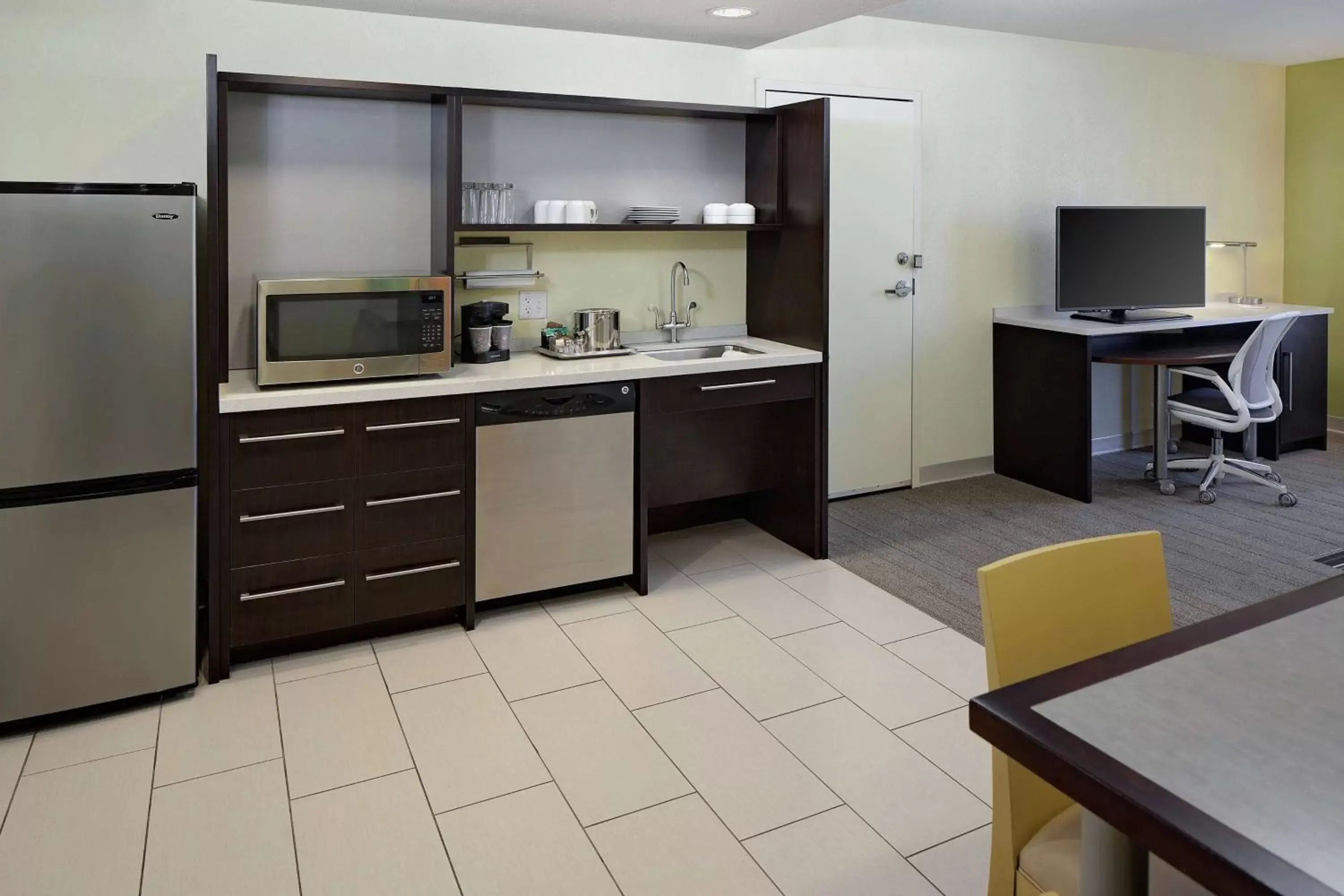 Bedroom, Kitchen/Kitchenette in Home2 Suites by Hilton Salt Lake City / South Jordan