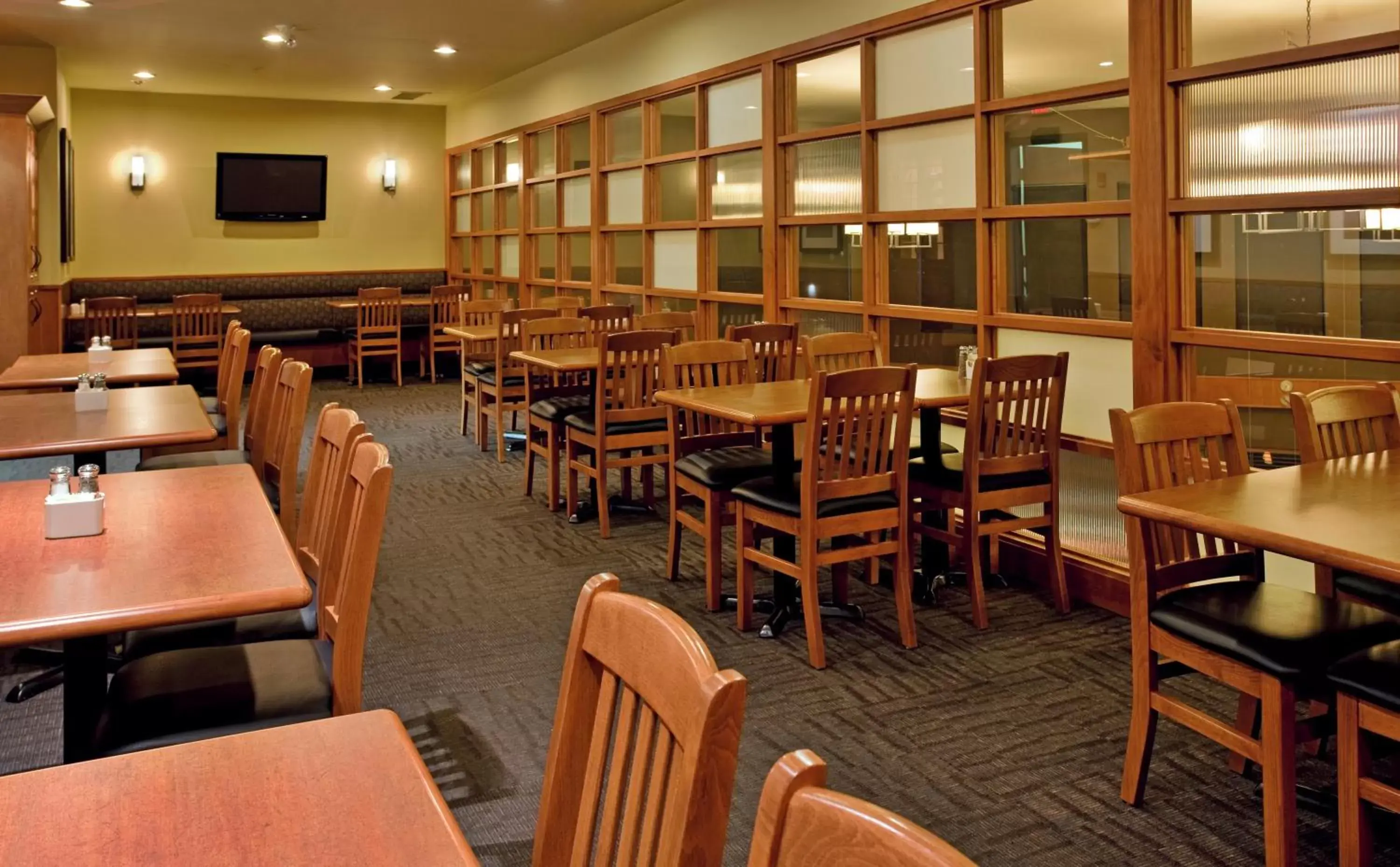 Restaurant/Places to Eat in Holiday Inn Hotel and Suites-Kamloops, an IHG Hotel