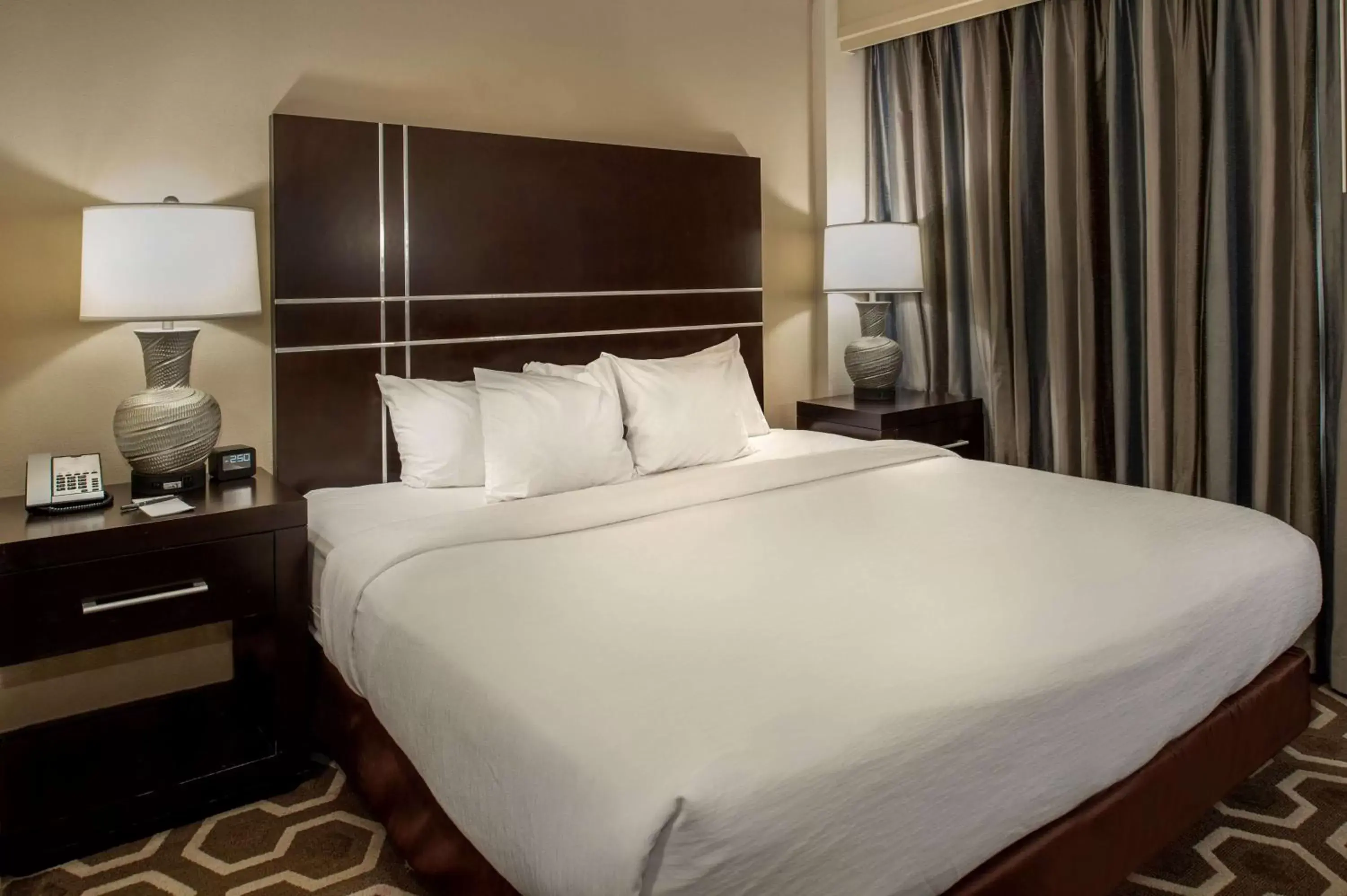 Bed in Embassy Suites by Hilton St Louis Airport