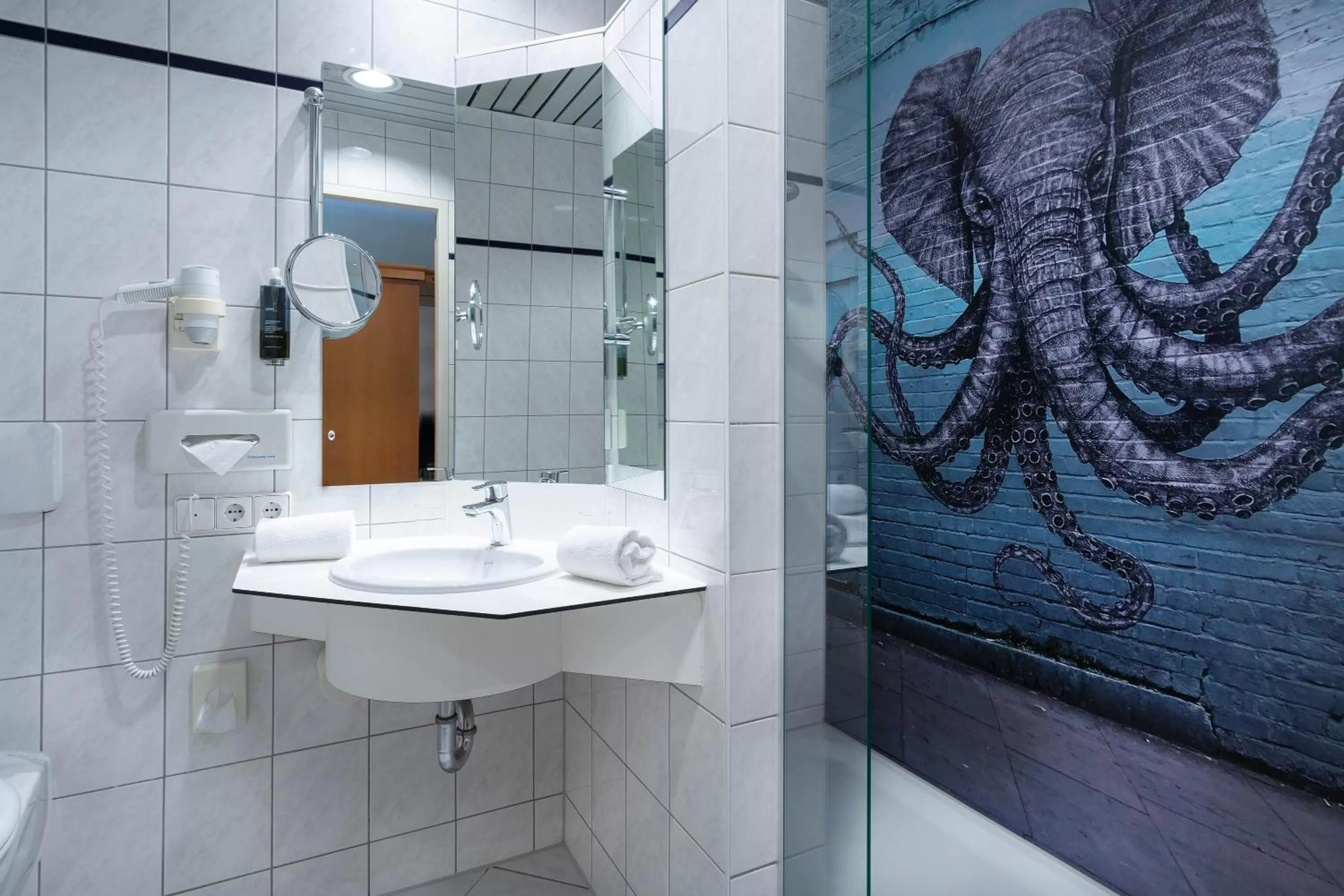 Shower in Seminaris Hotel Potsdam Griebnitzsee