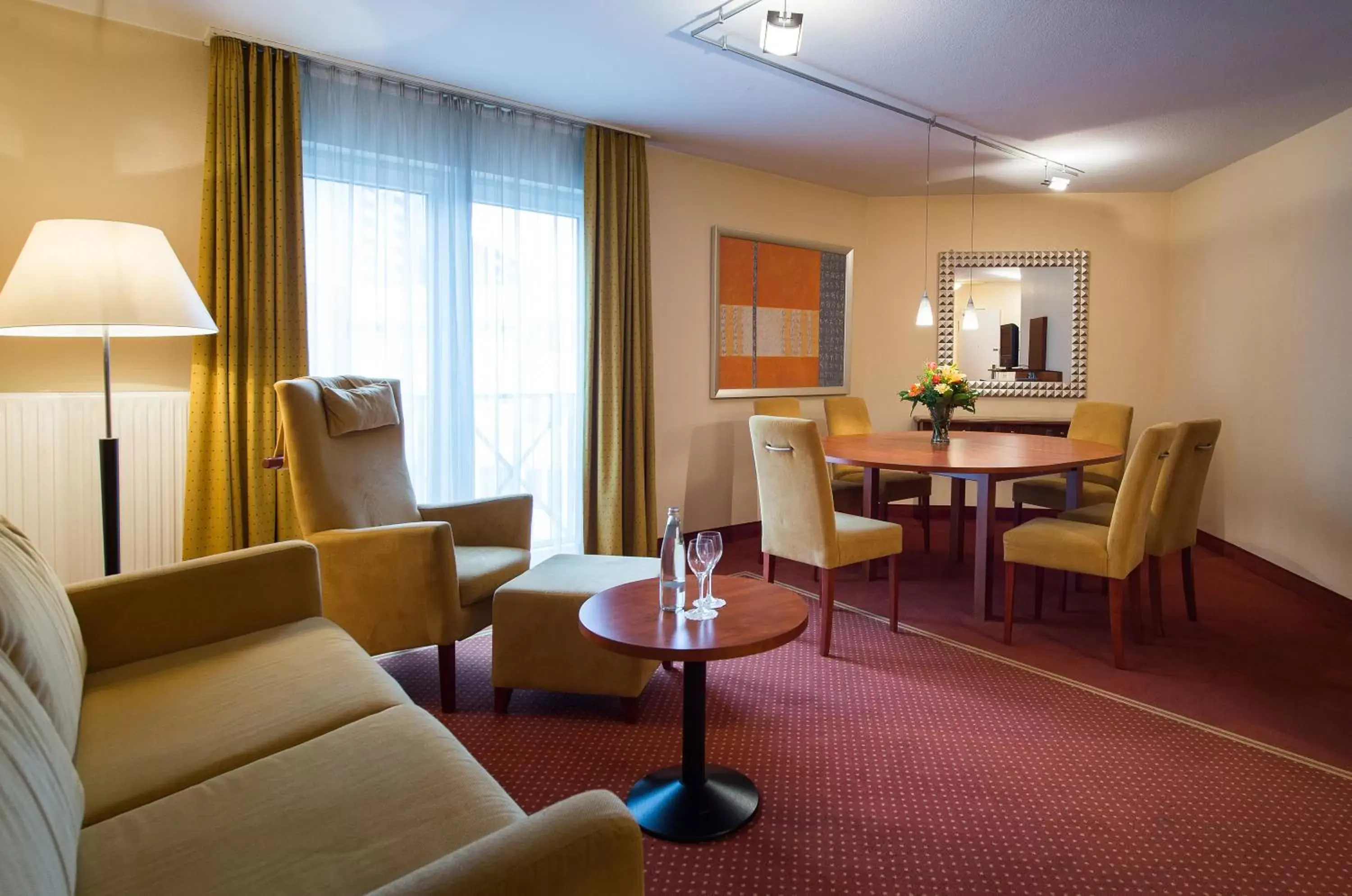 Photo of the whole room, Seating Area in Hotel Fulda Mitte