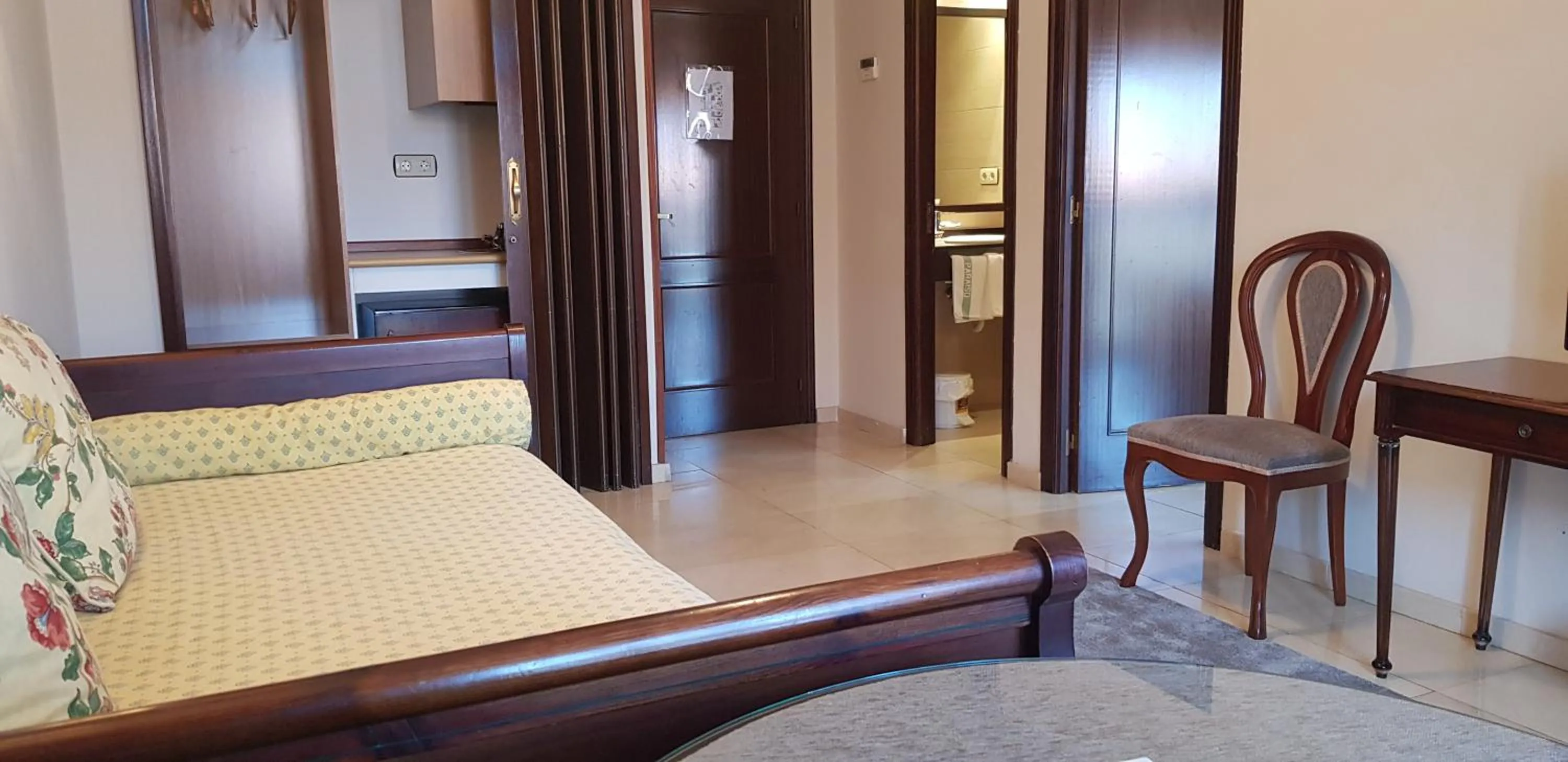 Living room, Bed in Gran Hotel Paraiso