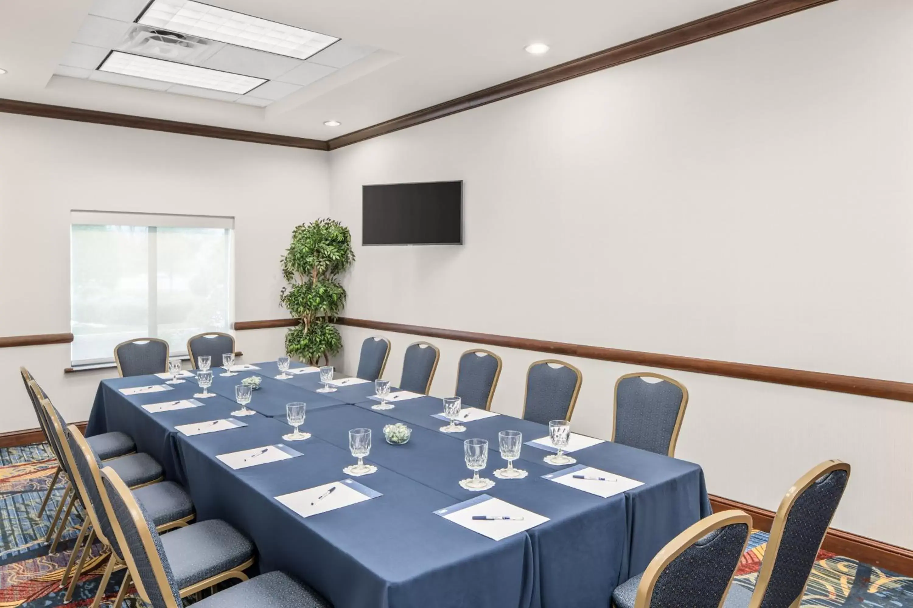 Meeting/conference room in Holiday Inn Express & Suites Wilmington-Newark, an IHG Hotel