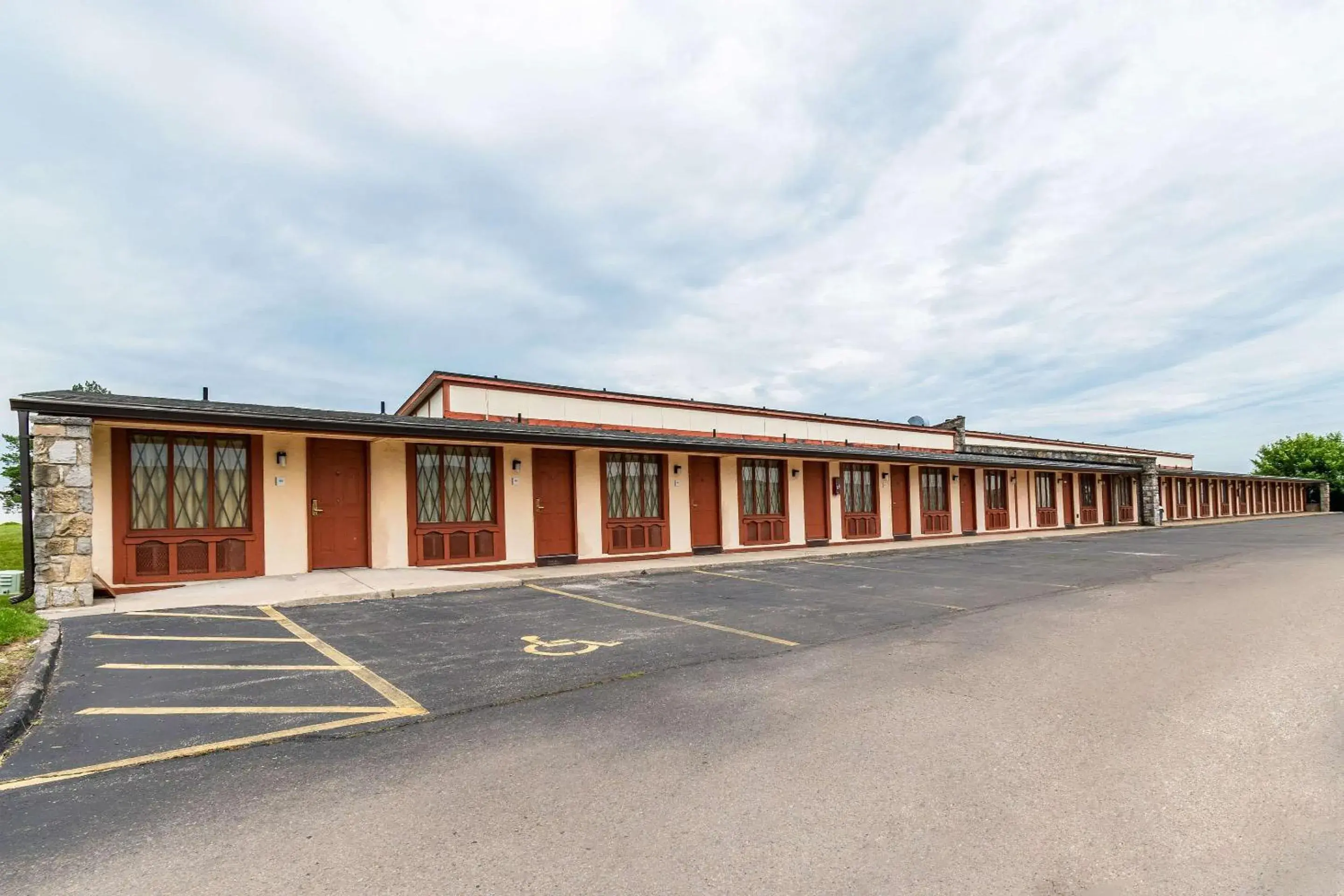 Property Building in Rodeway Inn Property Building in Rodeway Inn