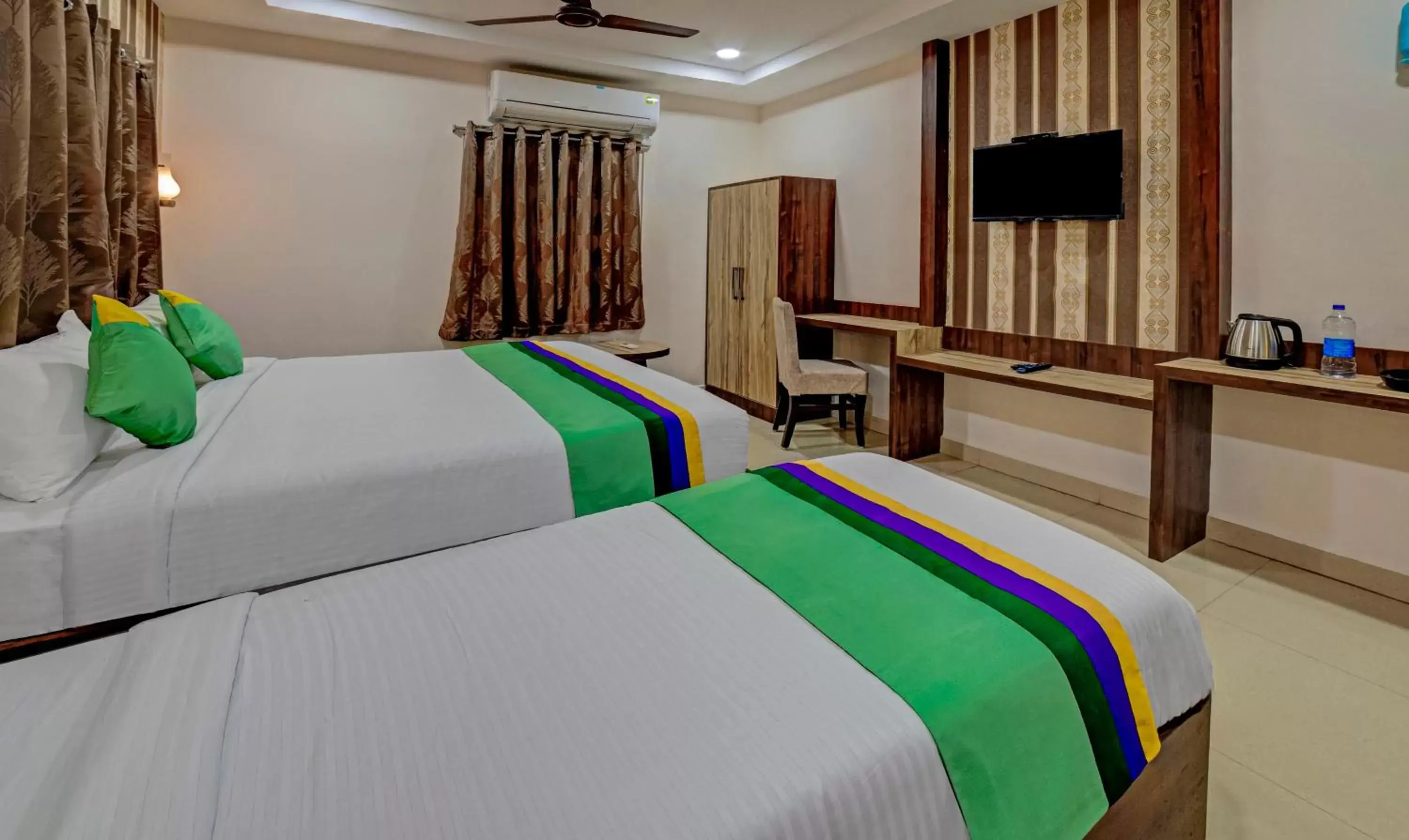 TV and multimedia, Bed in Treebo Seven Inn TV and multimedia, Bed in Treebo Seven Inn