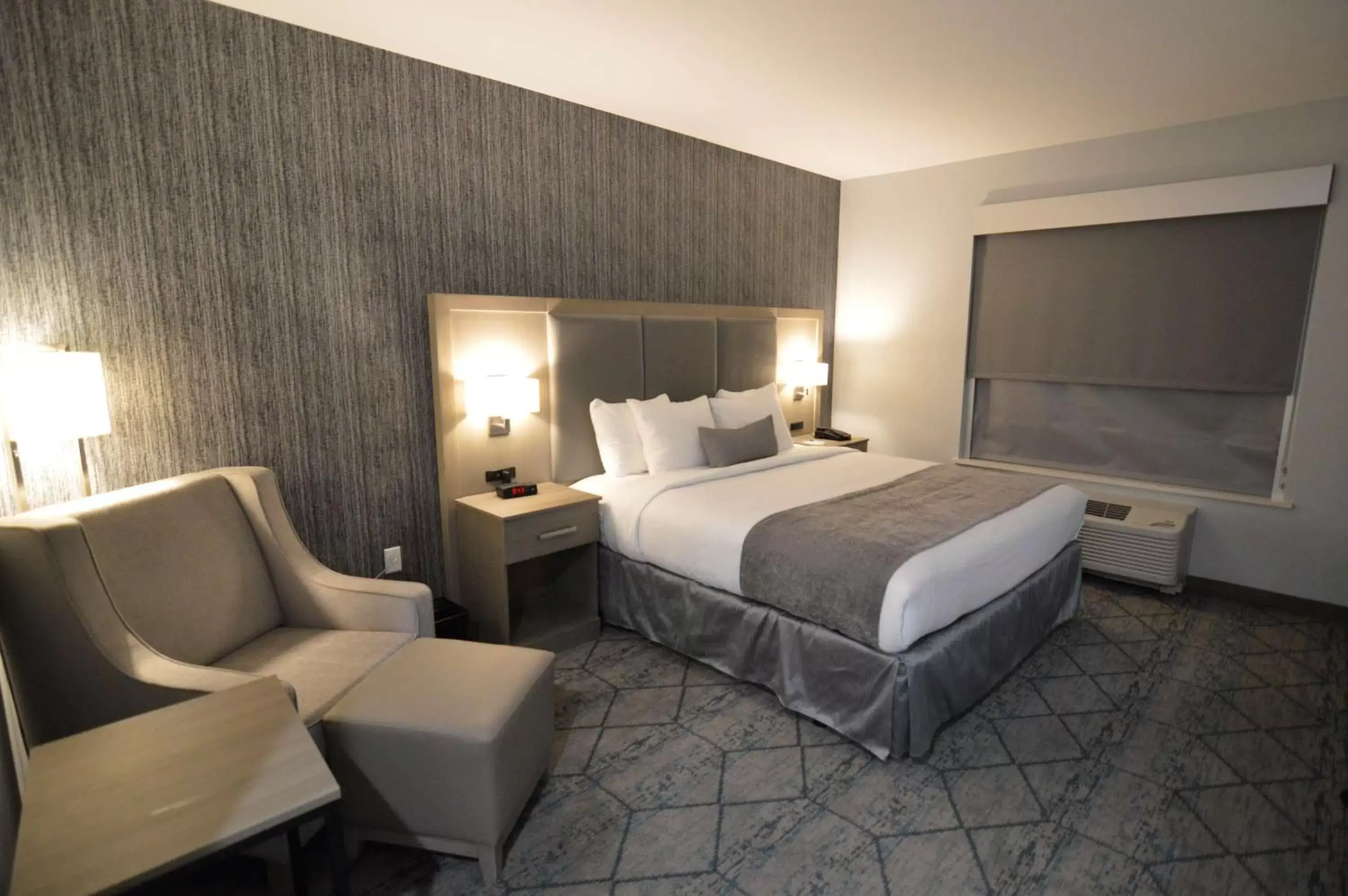 Photo of the whole room, Bed in Best Western Plus Executive Residency Oklahoma City I-35 Photo of the whole room, Bed in Best Western Plus Executive Residency Oklahoma City I-35