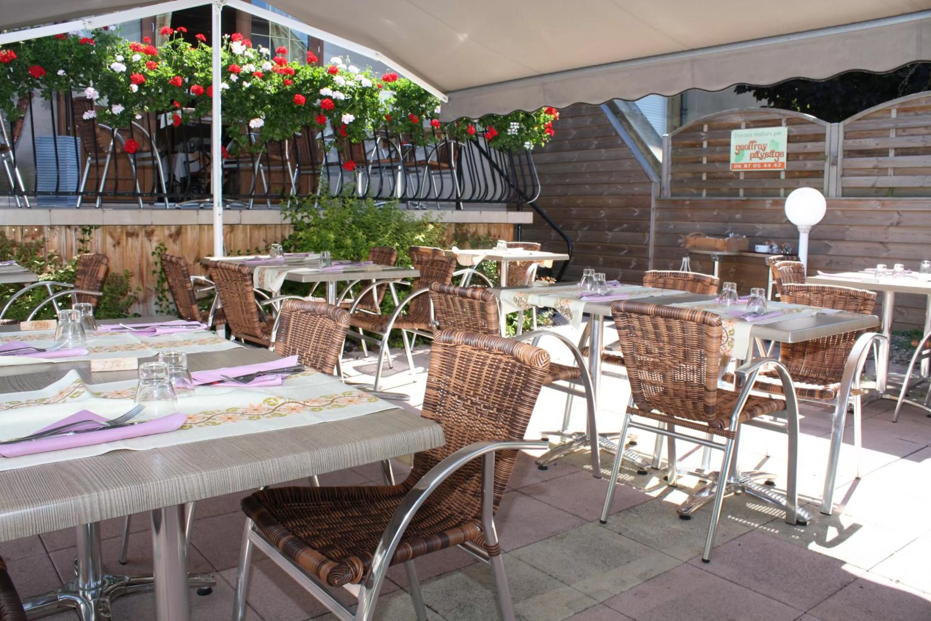 Balcony/Terrace in Logis Hôtel- Restaurant La Renaissance