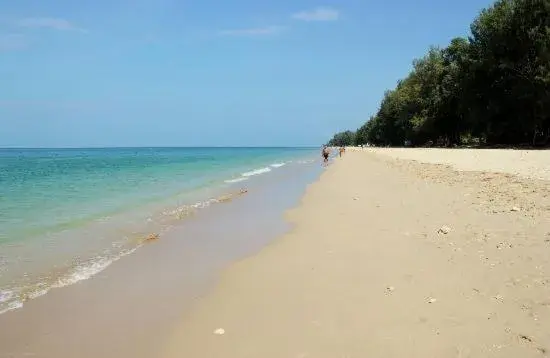 Beach in Lanta Long Beach Hostels