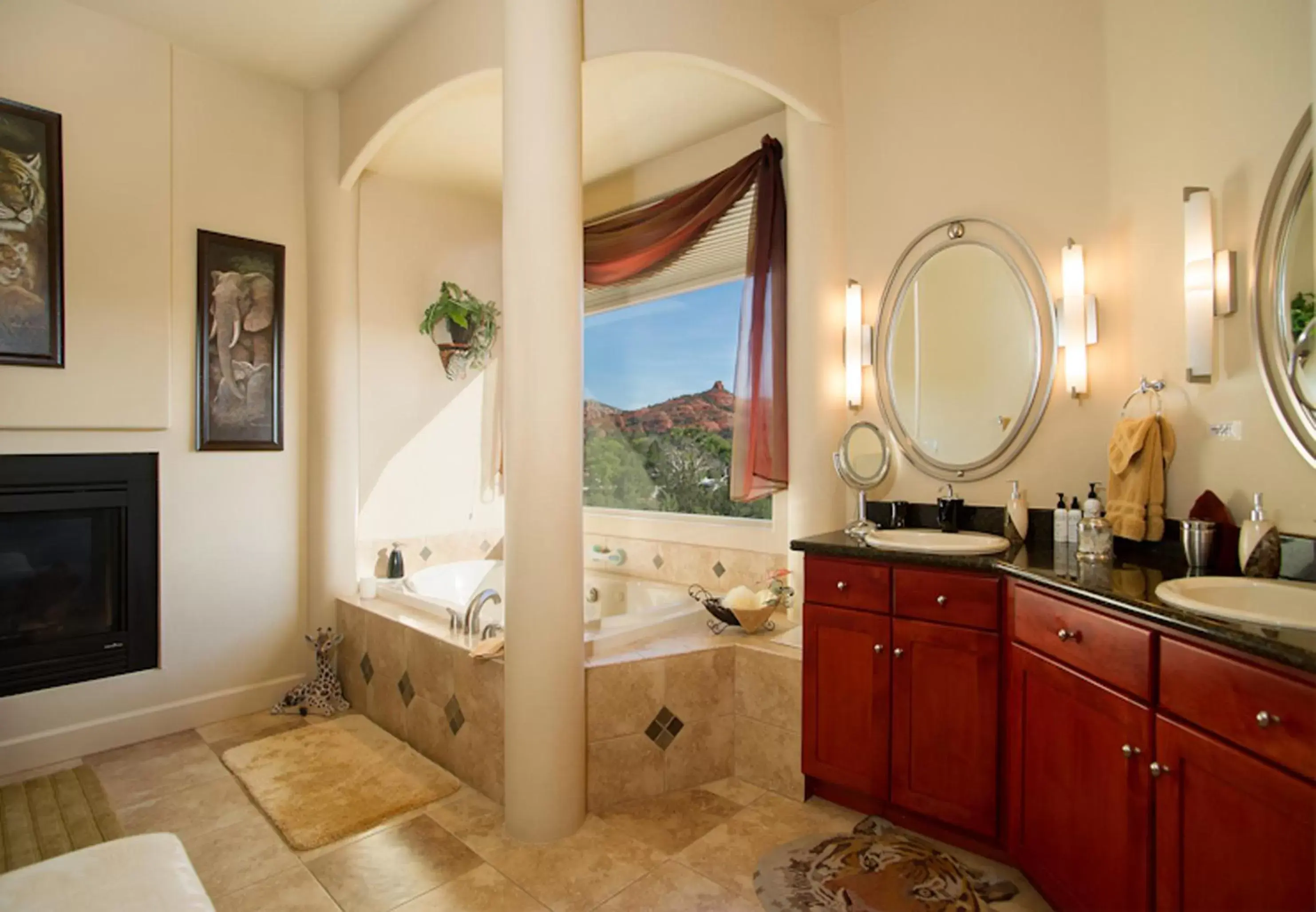 Natural landscape, Bathroom in Sedona Cathedral Hideaway B&B & Spa