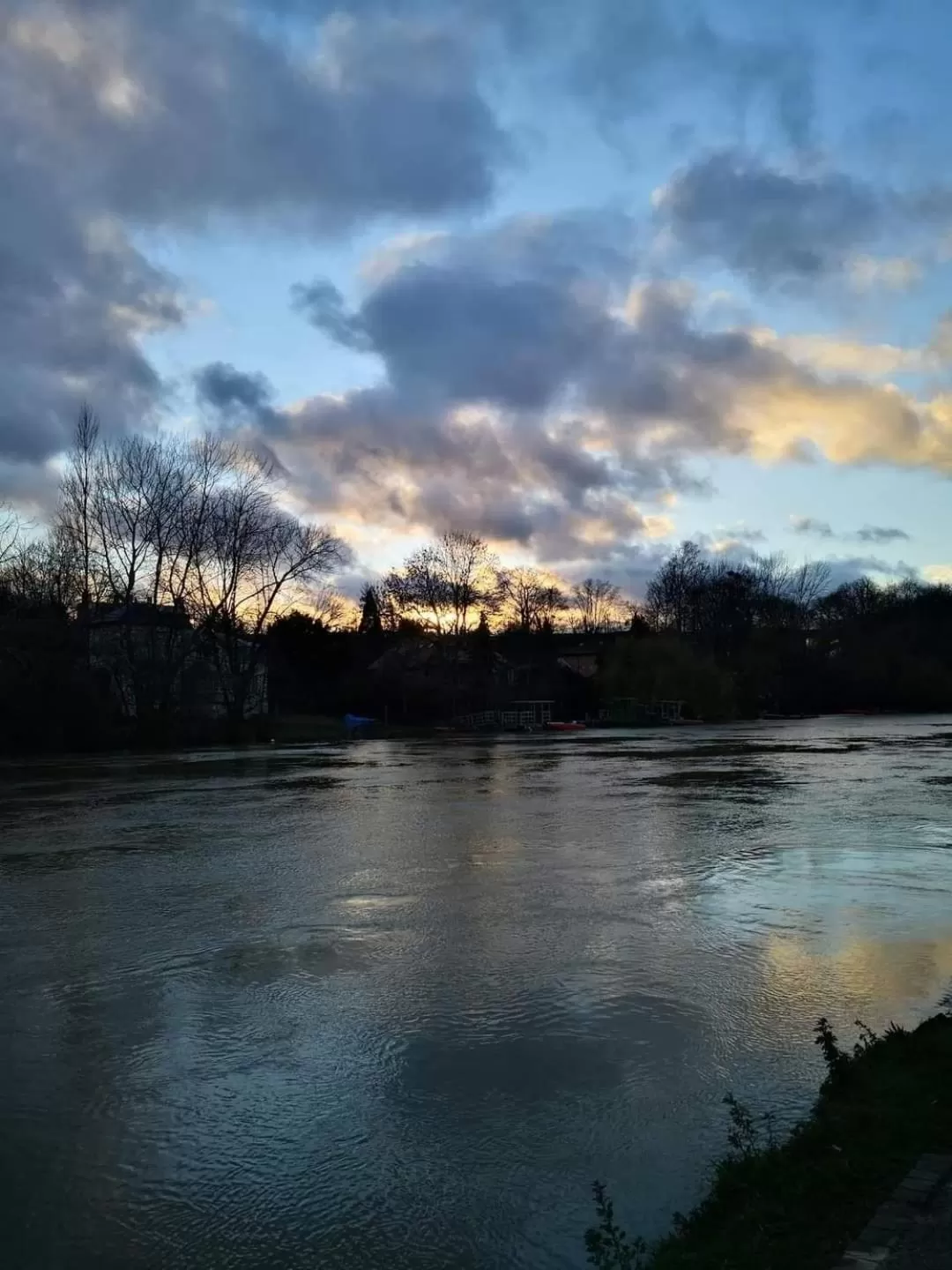 Sunset in LES PINGOUINS DE LA MARNE