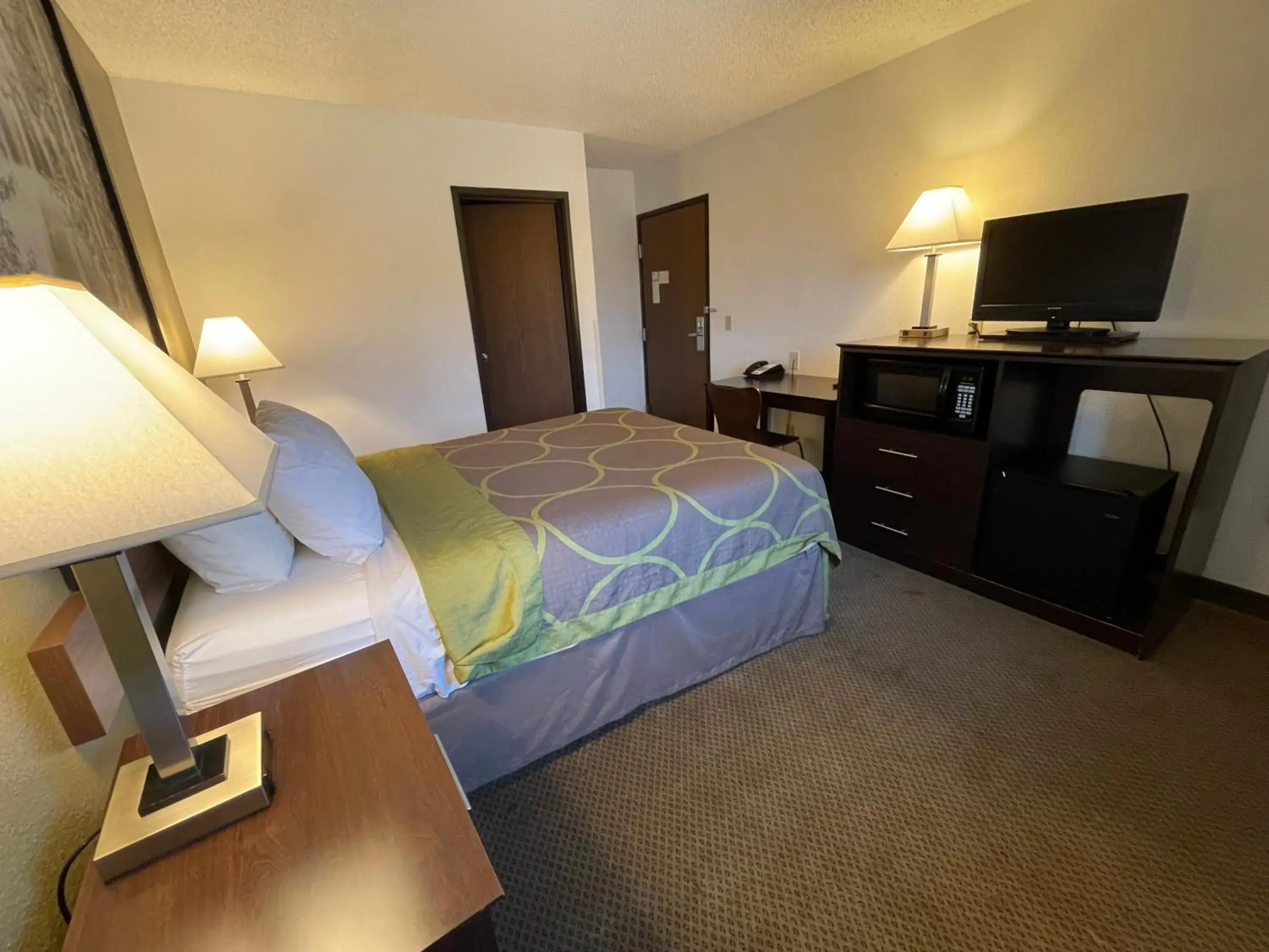 Photo of the whole room, Bed in Studio 1 Hotel & Extended Stay - Missoula