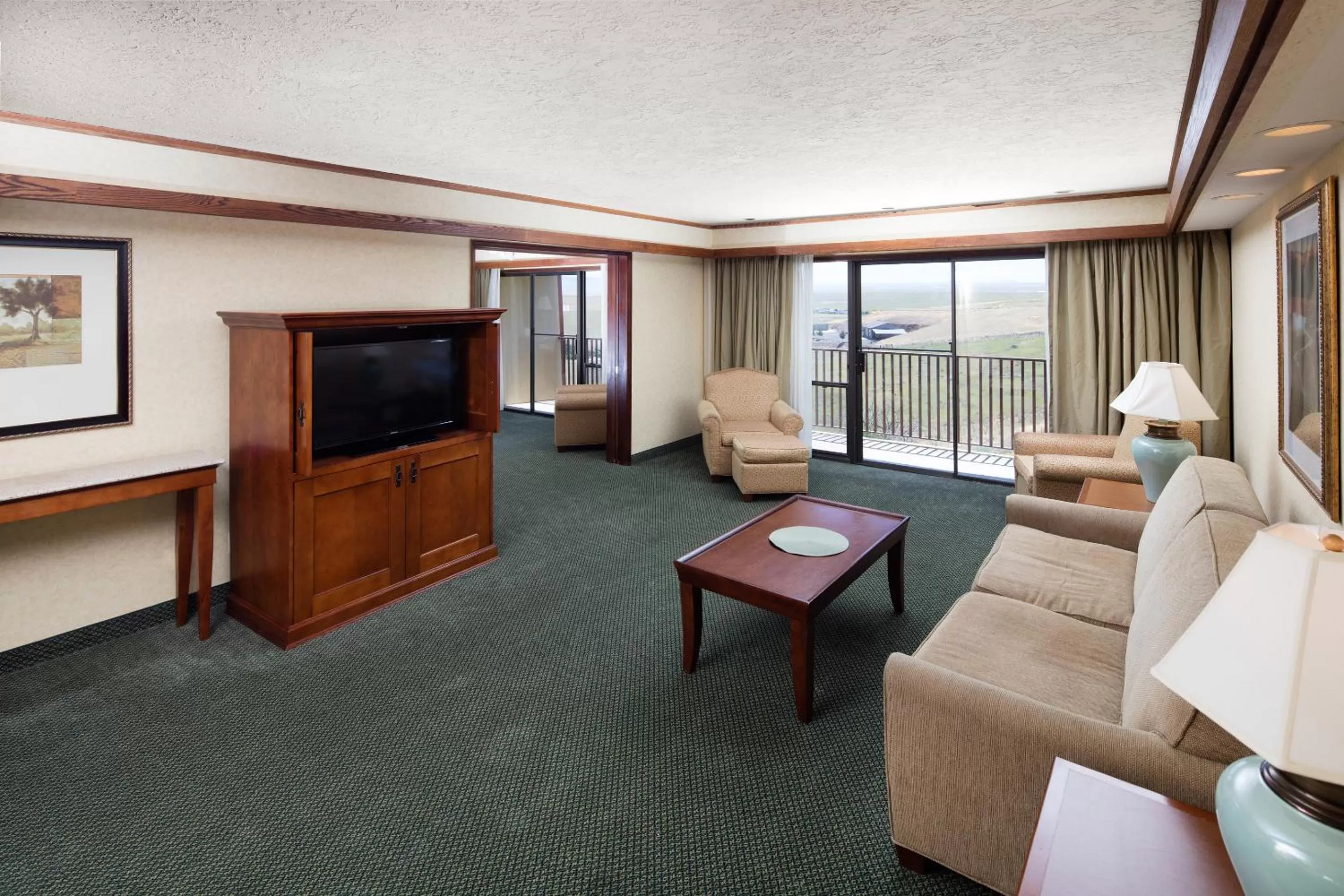 Communal lounge/ TV room in Red Lion Hotel Pendleton