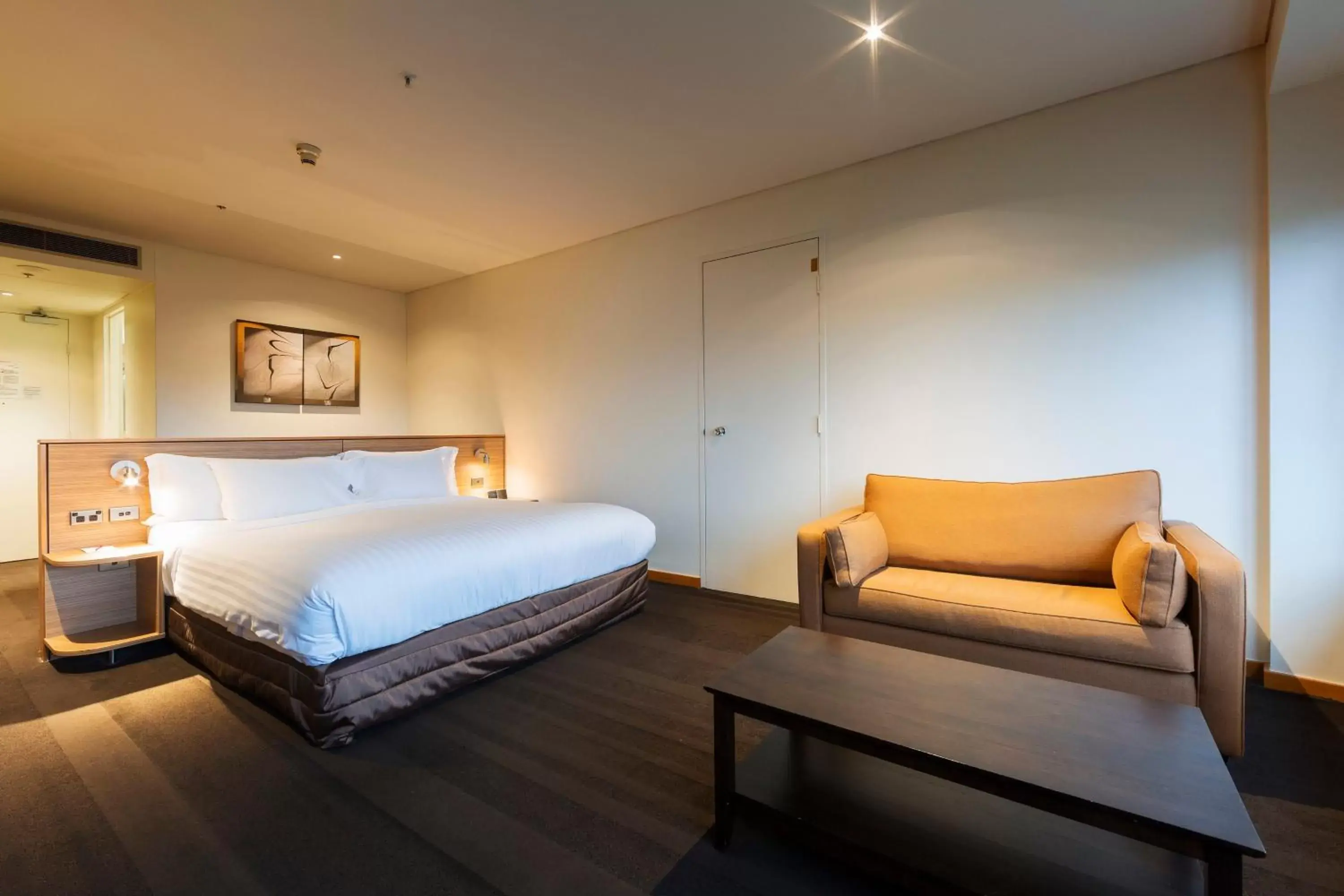 Photo of the whole room, Bed in Crowne Plaza Canberra, an IHG Hotel