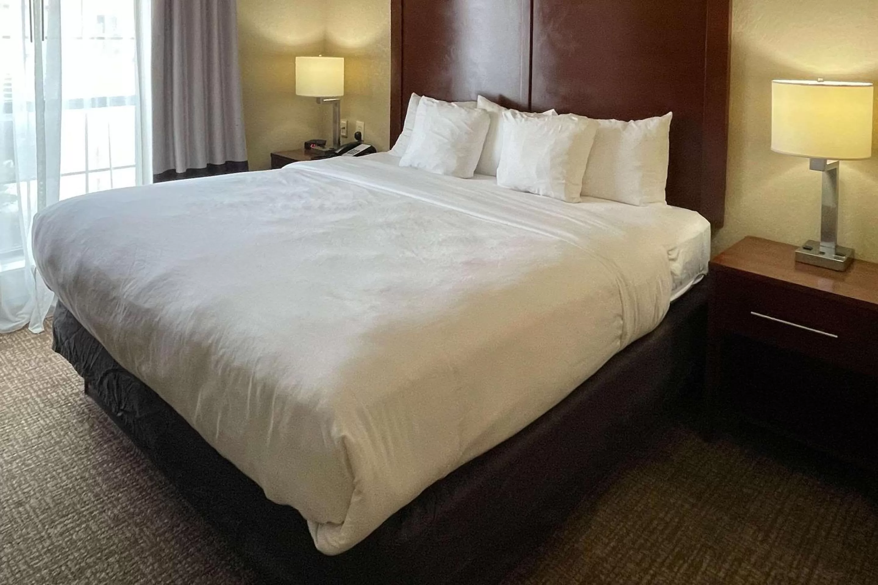 Bedroom, Bed in Comfort Suites Near Seaworld