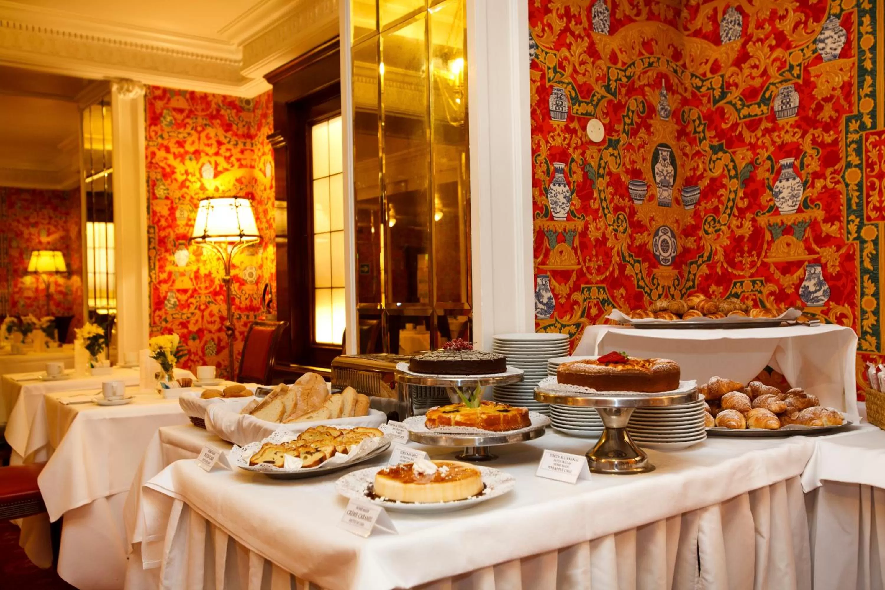 Restaurant/places to eat in Hotel Albani Firenze