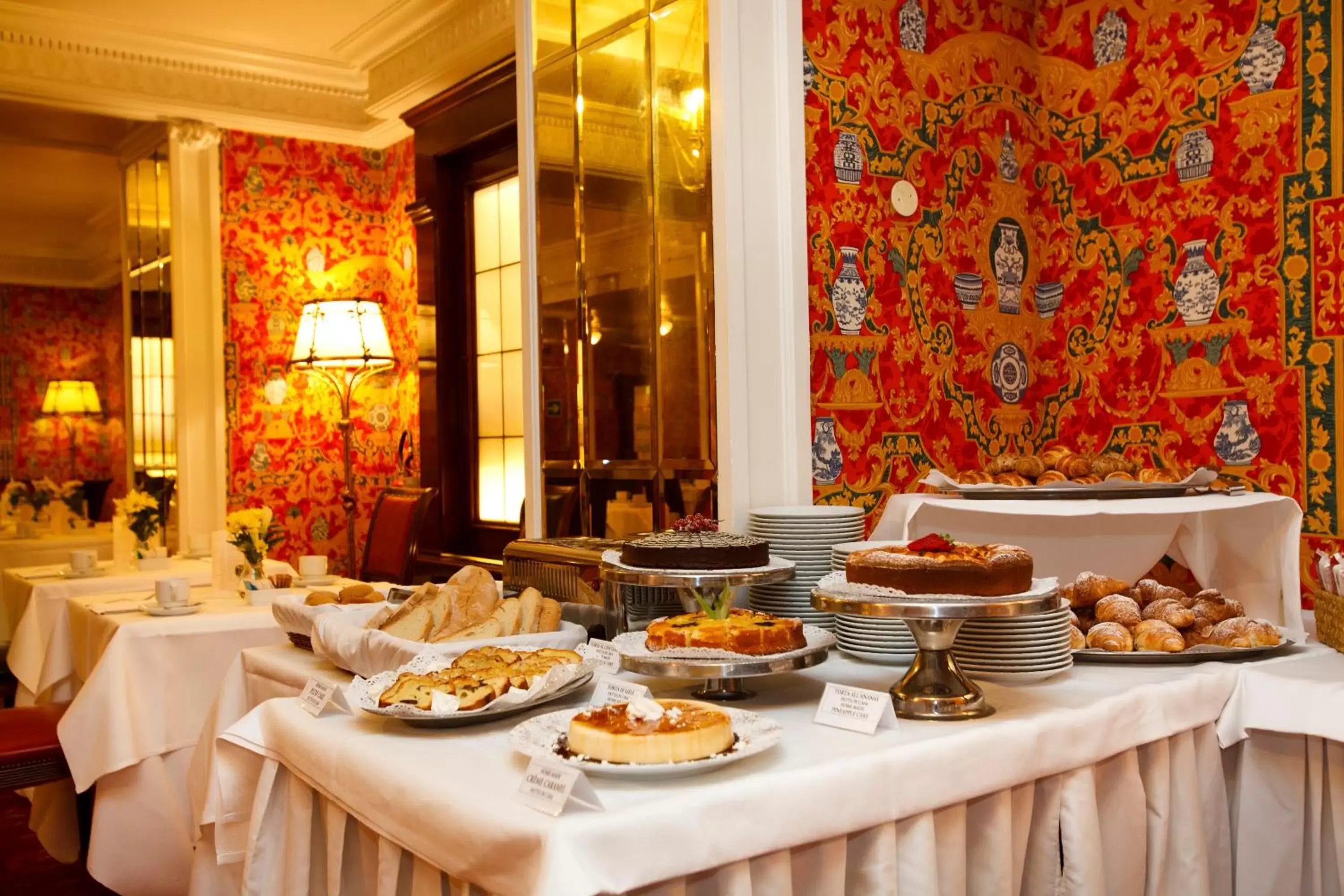 Restaurant/places to eat in Hotel Albani Firenze