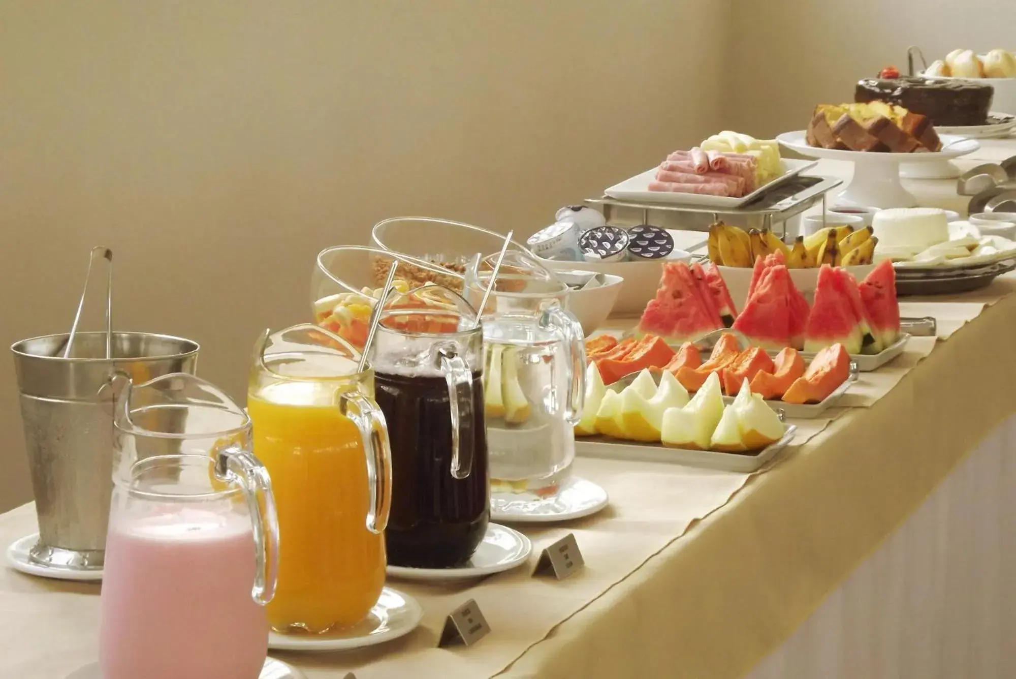 Food and drinks in Hotel Metropole