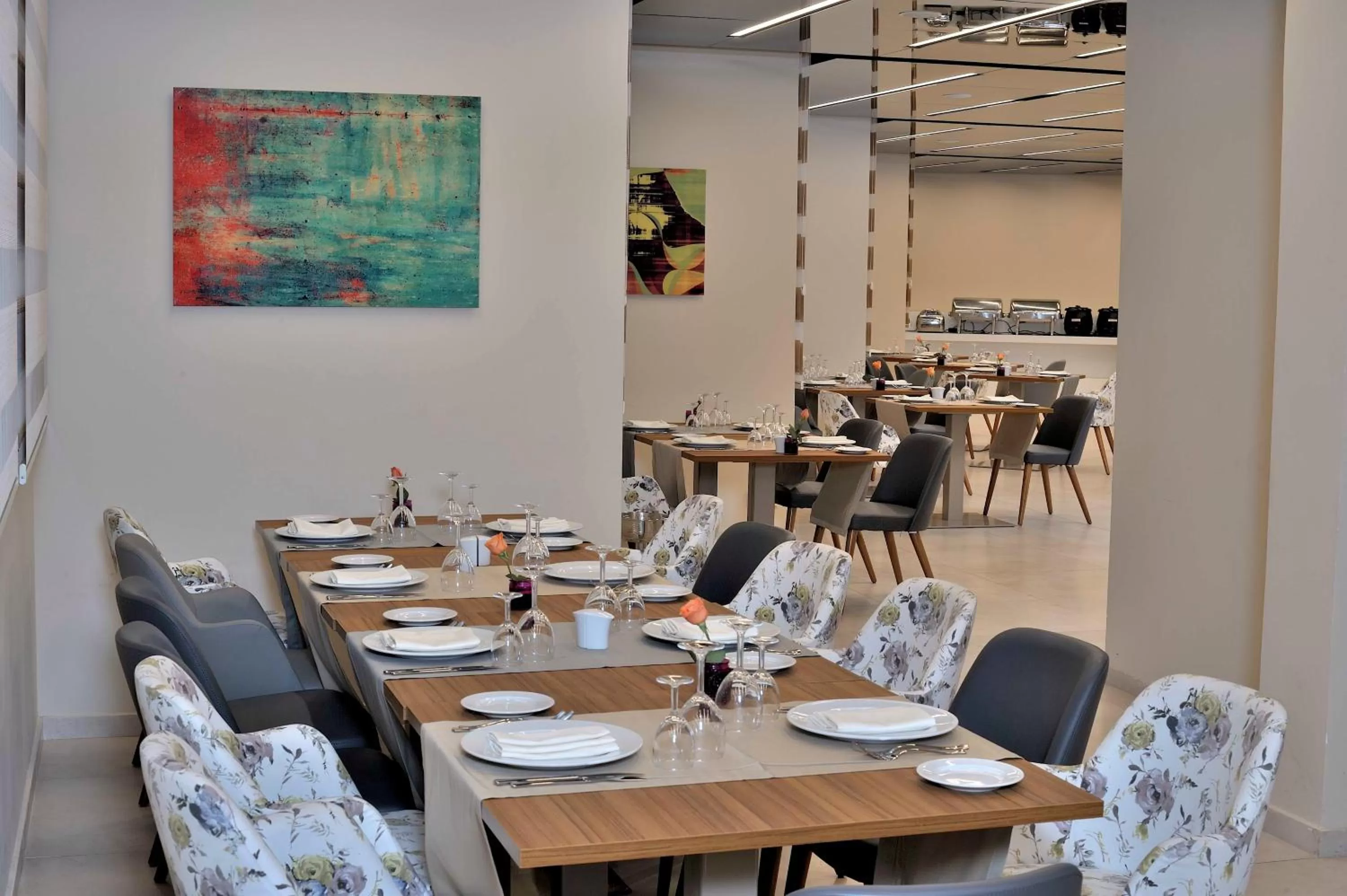 Restaurant/places to eat in Kenzi Basma