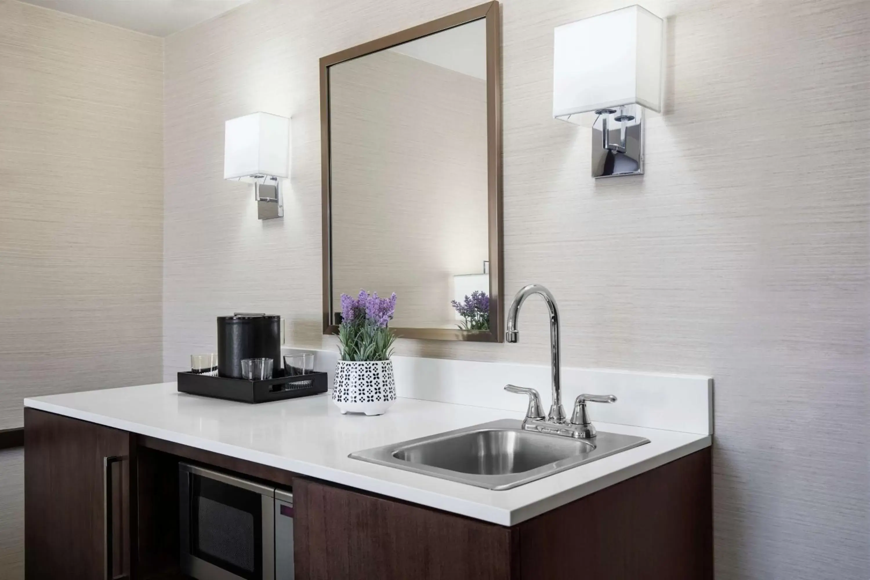 Bathroom, Kitchen/Kitchenette in Embassy Suites Fort Worth - Downtown