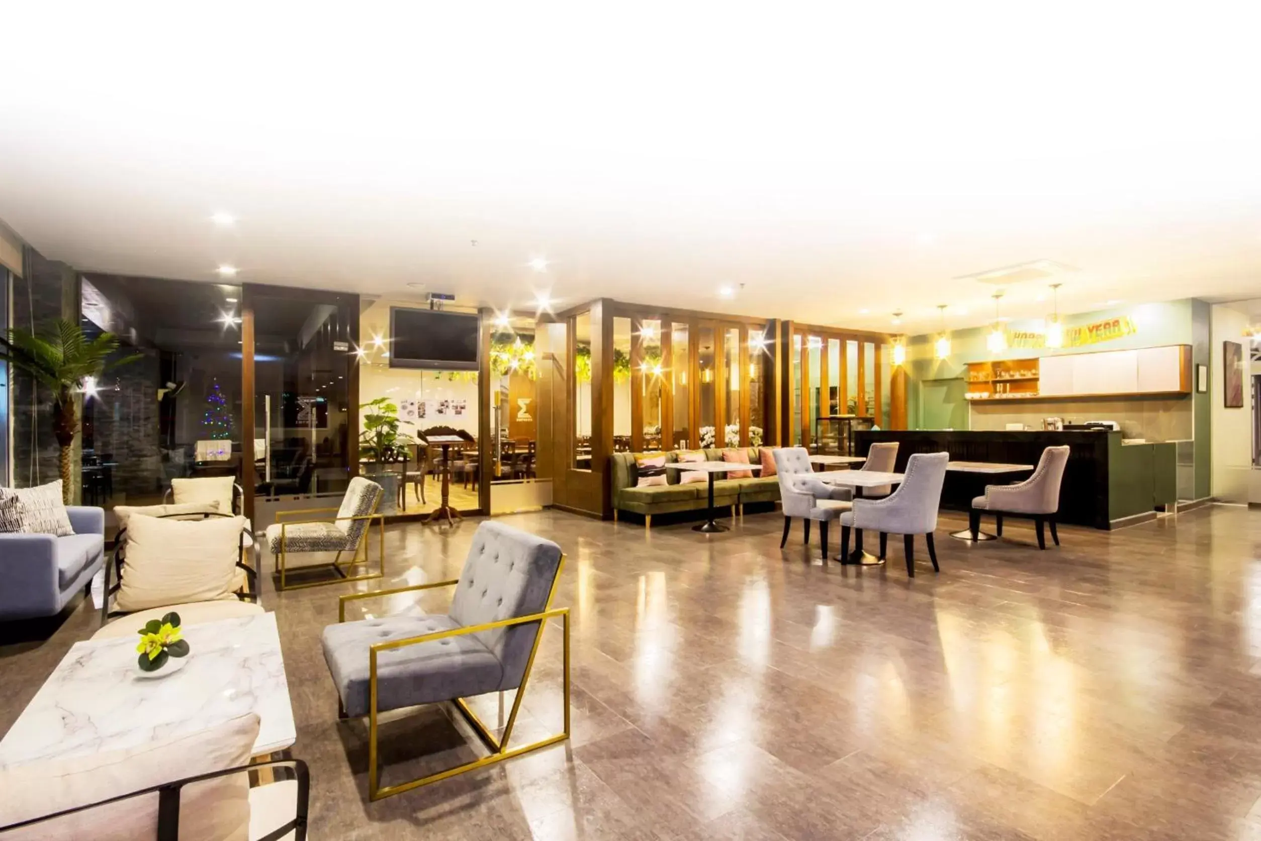 Lobby or reception, Restaurant/Places to Eat in Empress Pattaya Hotel