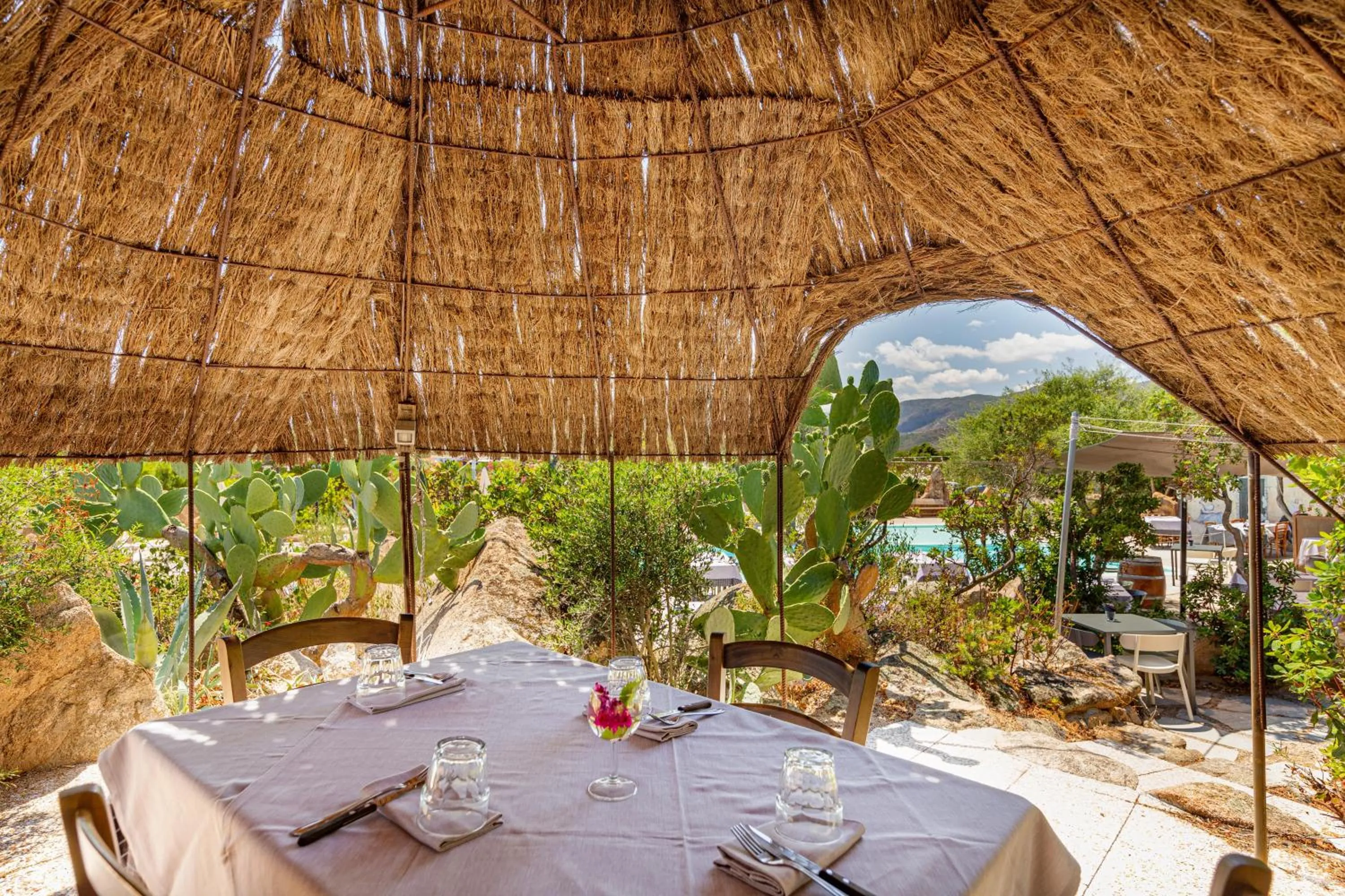 Restaurant/places to eat in Residence Hotel Lu Nibareddu