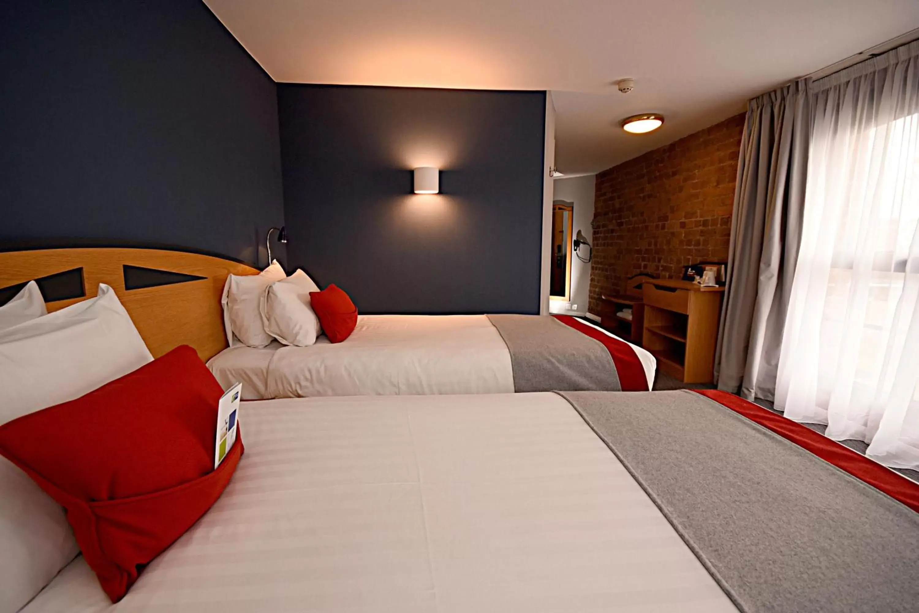 Photo of the whole room, Bed in Holiday Inn Express Liverpool-Albert Dock, an IHG Hotel