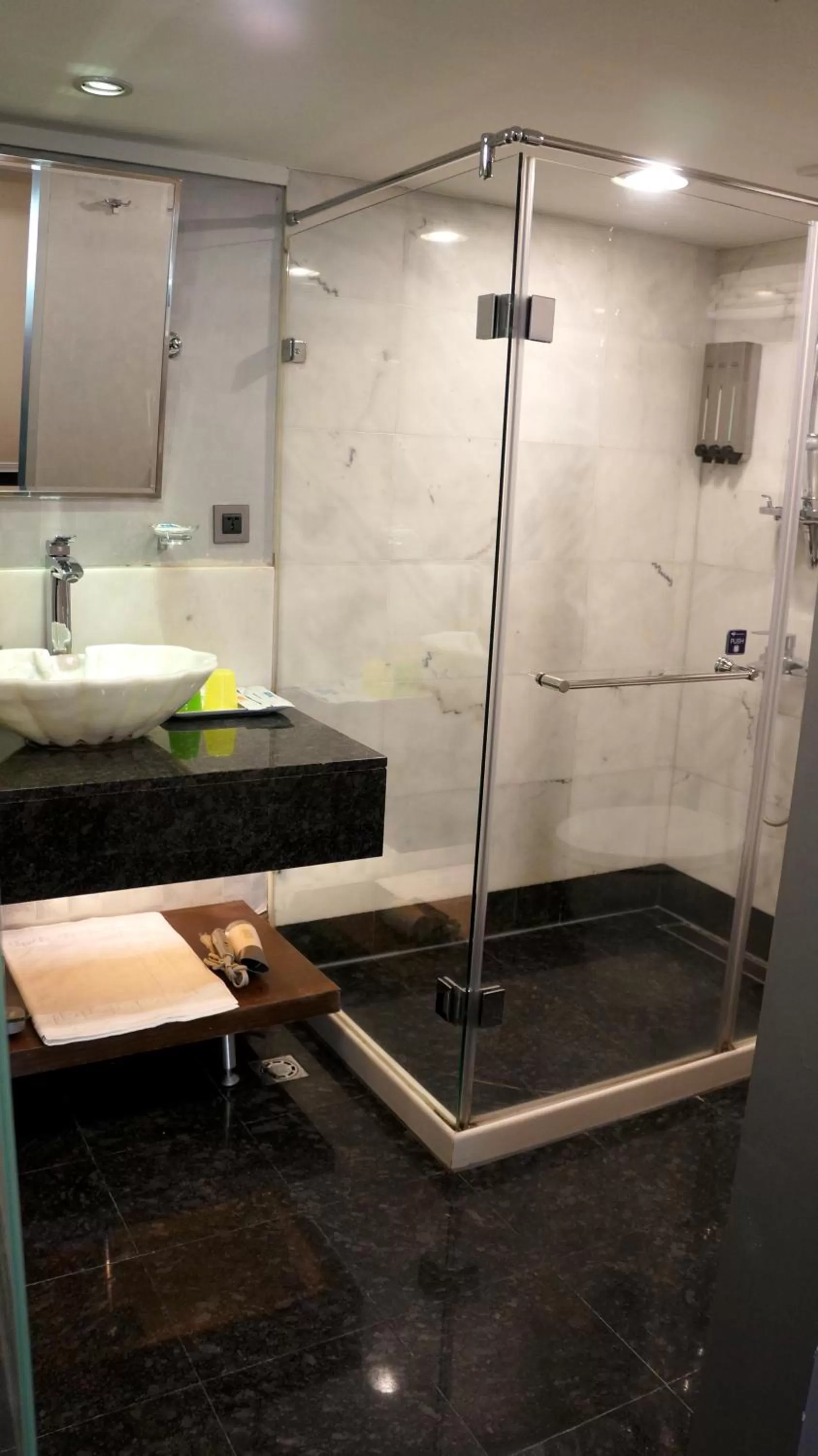 Bathroom in Ximen Airline Hotel
