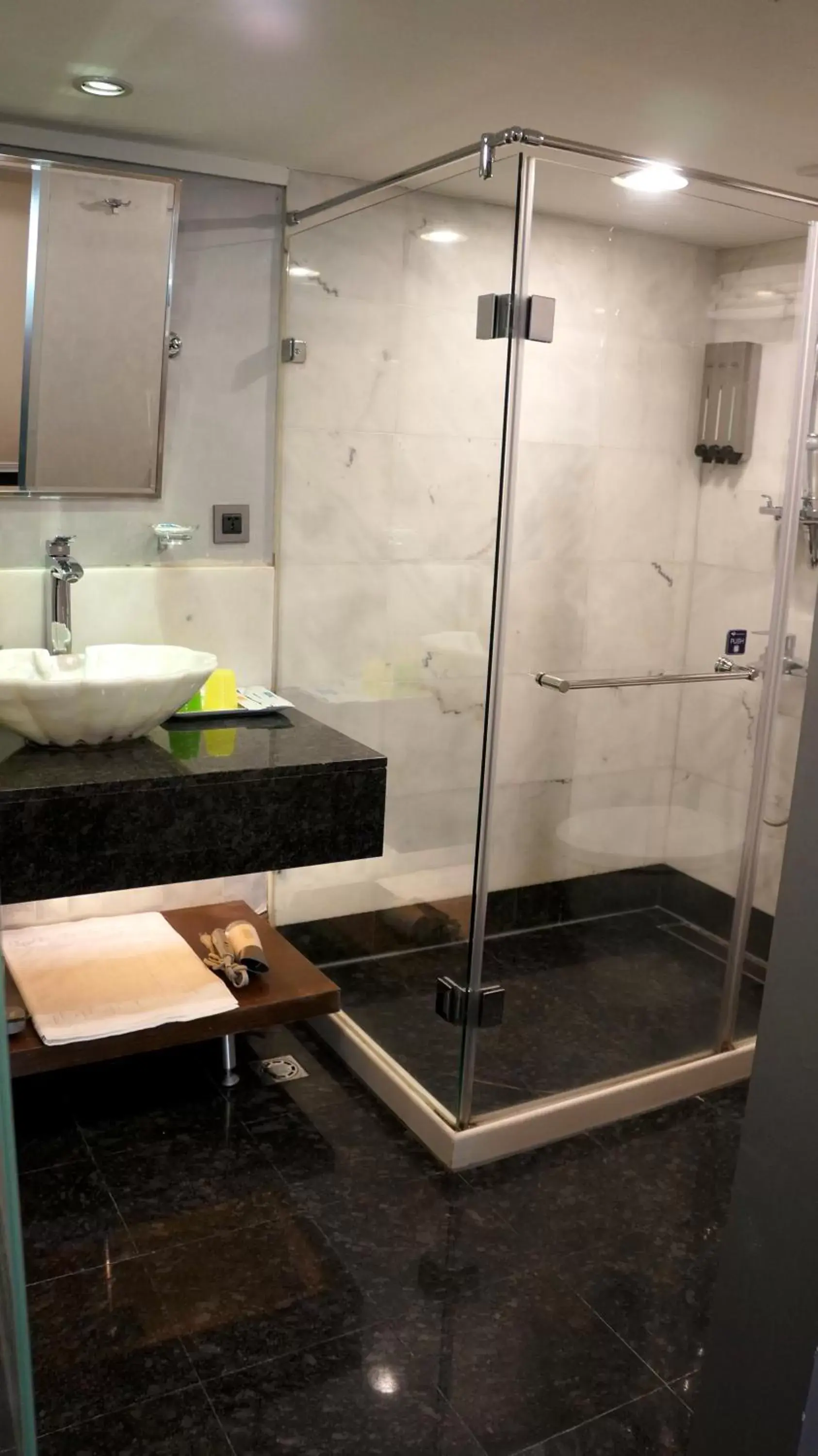 Bathroom in Ximen Airline Hotel