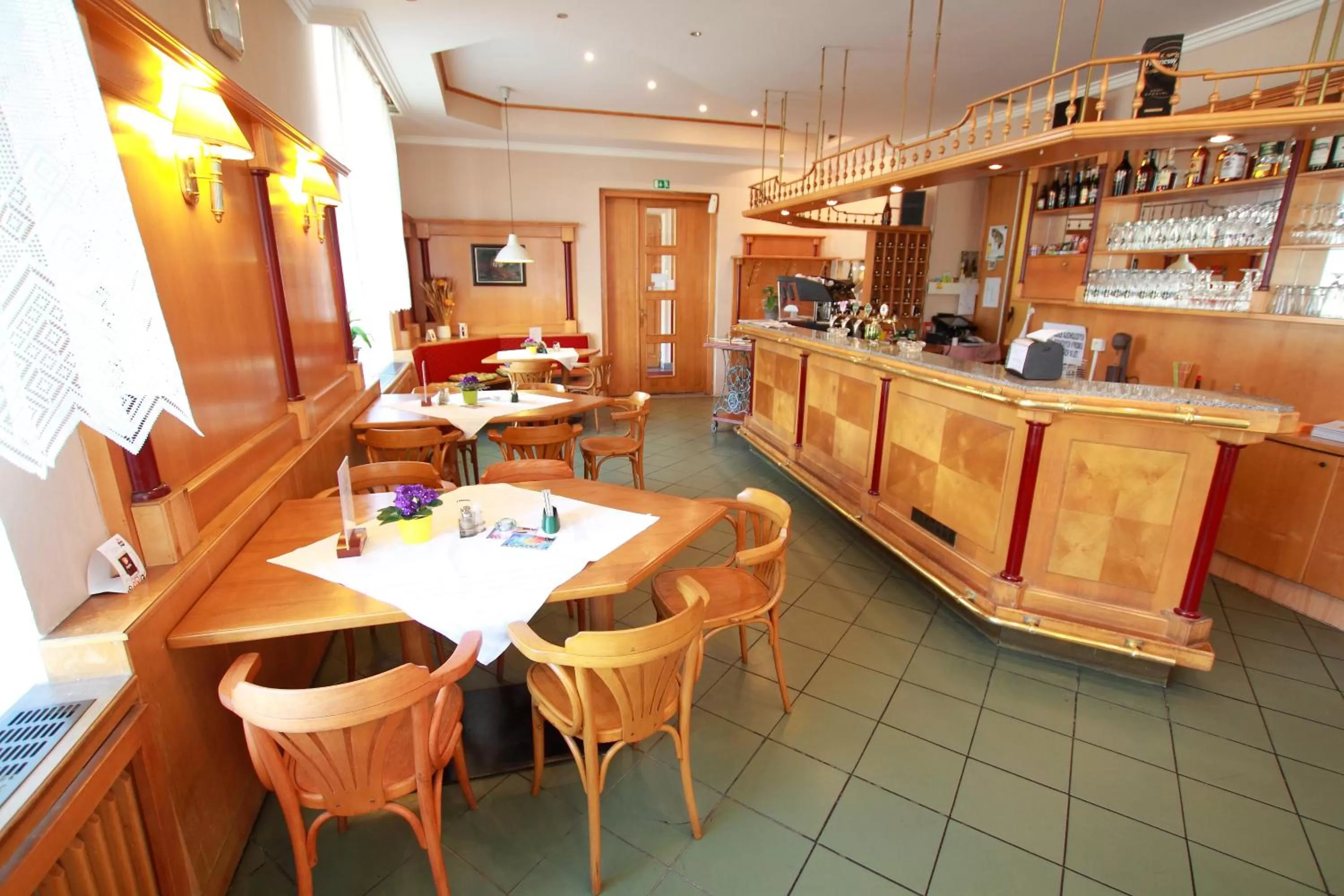 Restaurant/places to eat in Hotel U Divadla